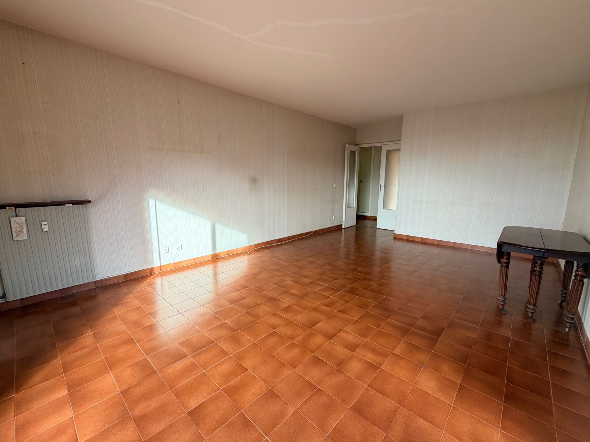 Menton Garavan   Appartement 3 pièces 74,26 m2 à rénover. Terrasse, cave, parking privatif. Fort potentiel! — photo 4