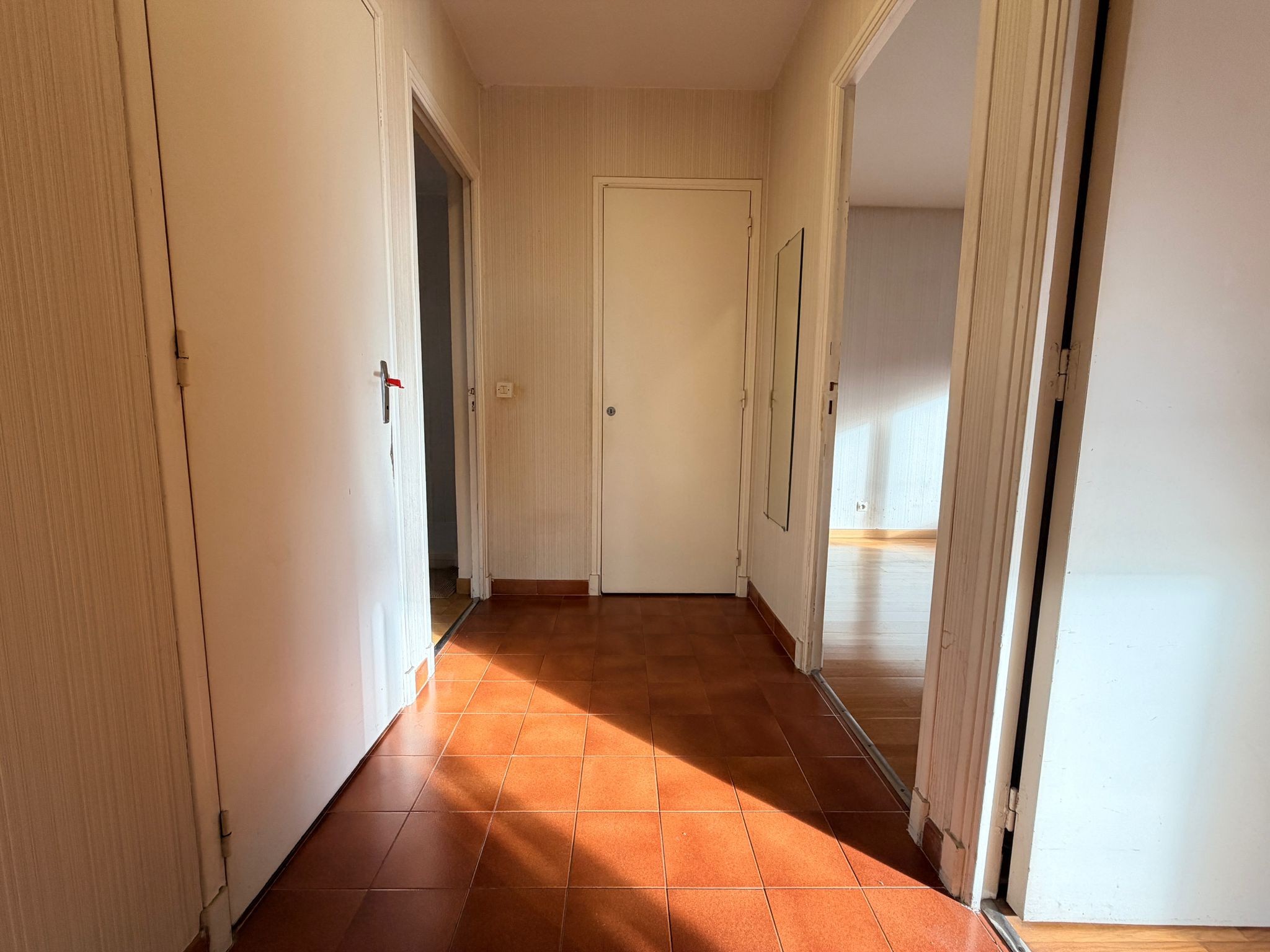 Menton Garavan   Appartement 3 pièces 74,26 m2 à rénover. Terrasse, cave, parking privatif. Fort potentiel! — photo 15