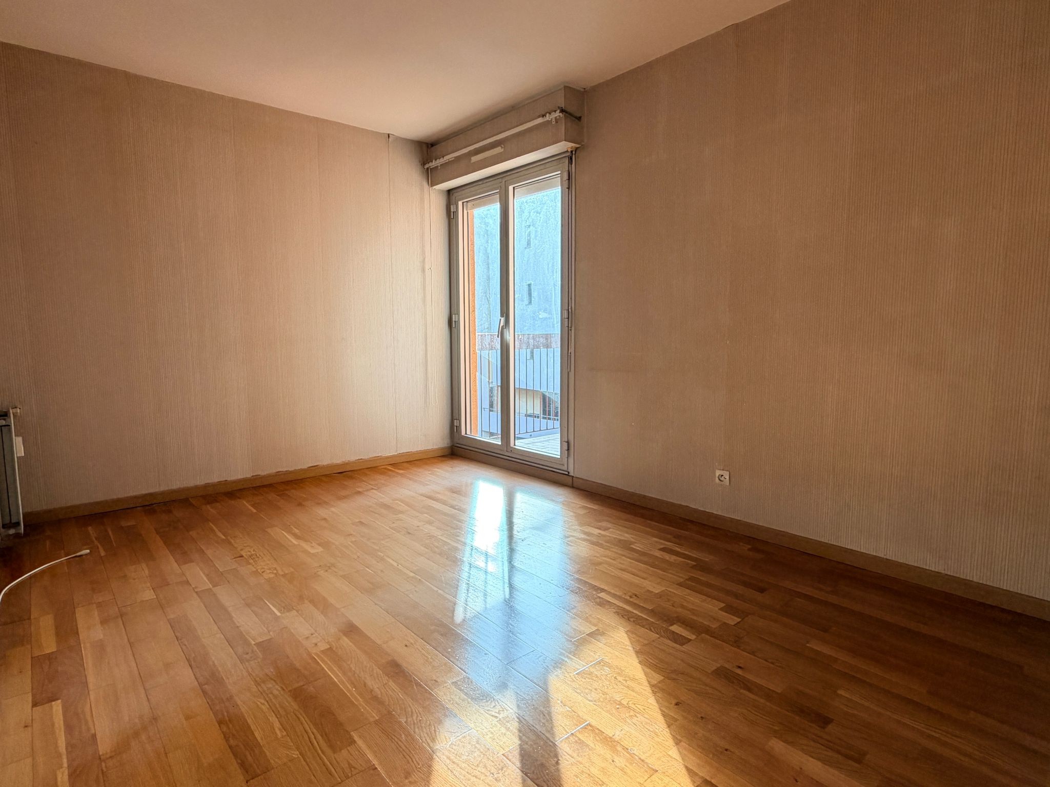 Menton Garavan   Appartement 3 pièces 74,26 m2 à rénover. Terrasse, cave, parking privatif. Fort potentiel! — photo 16