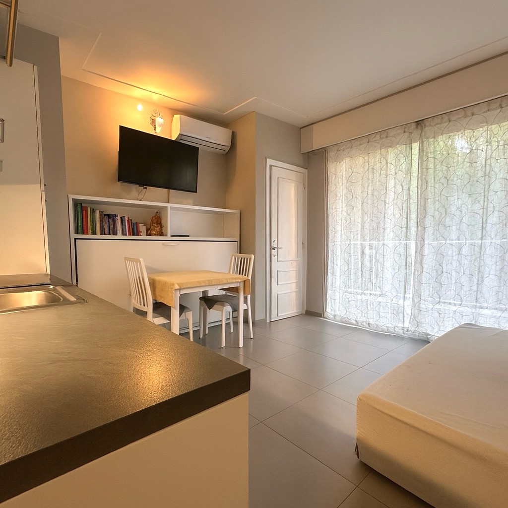 Menton Garavan   Appartement 3 pièces 74,26 m2 à rénover. Terrasse, cave, parking privatif. Fort potentiel! — photo 4