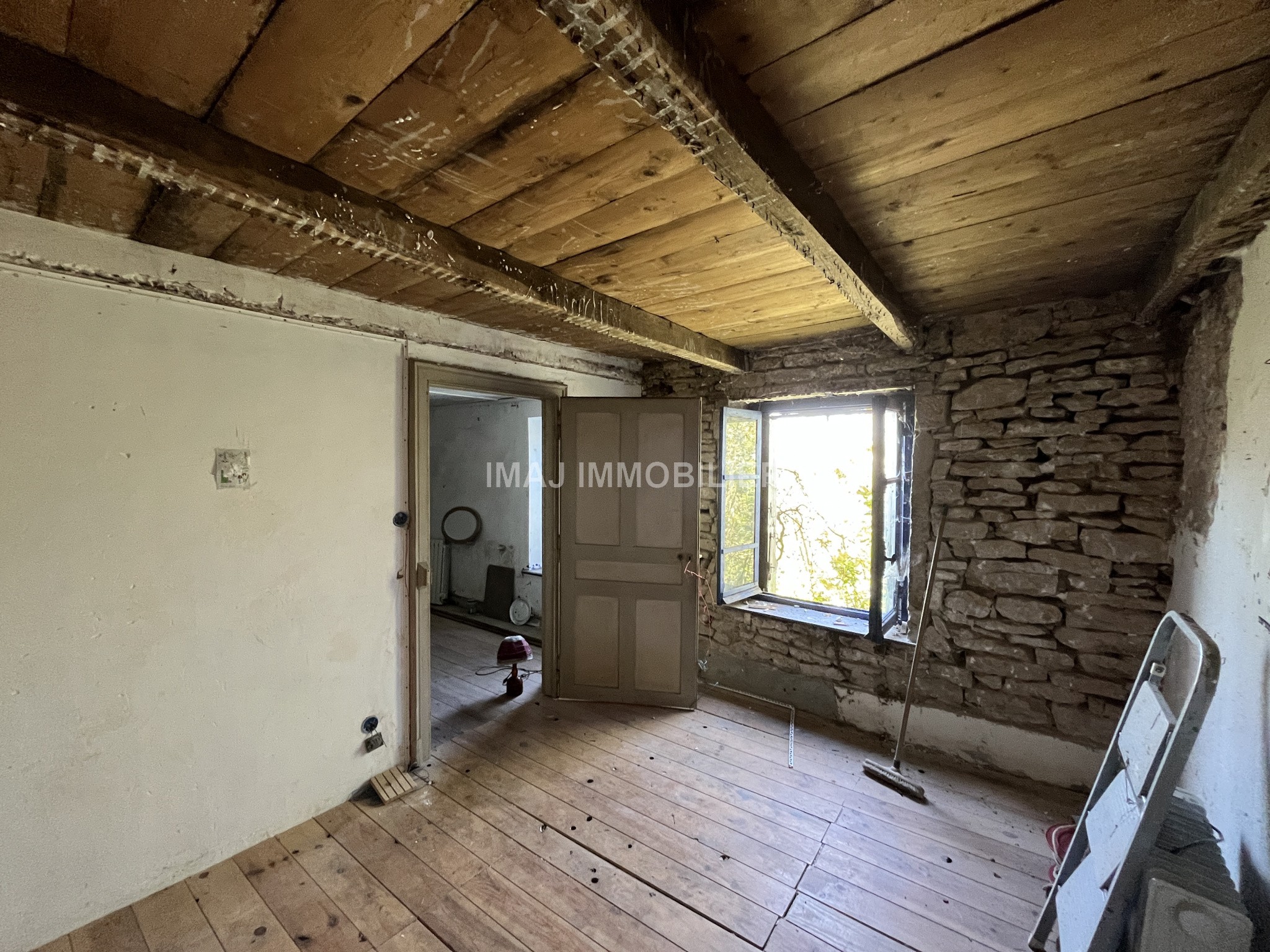 Maison à rénover - 10 pièces avec dépendances — photo 6