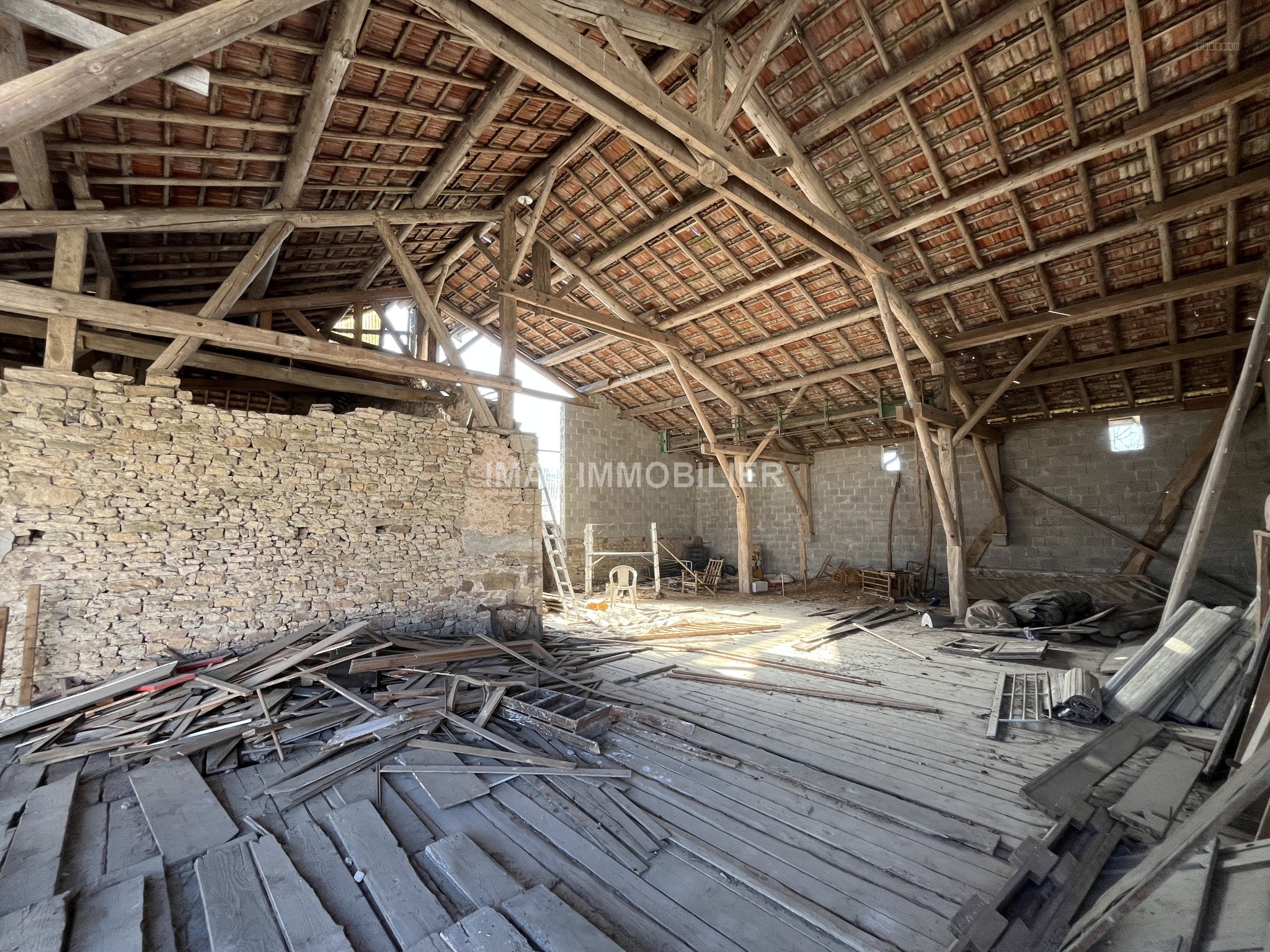 Maison à rénover - 10 pièces avec dépendances — photo 9