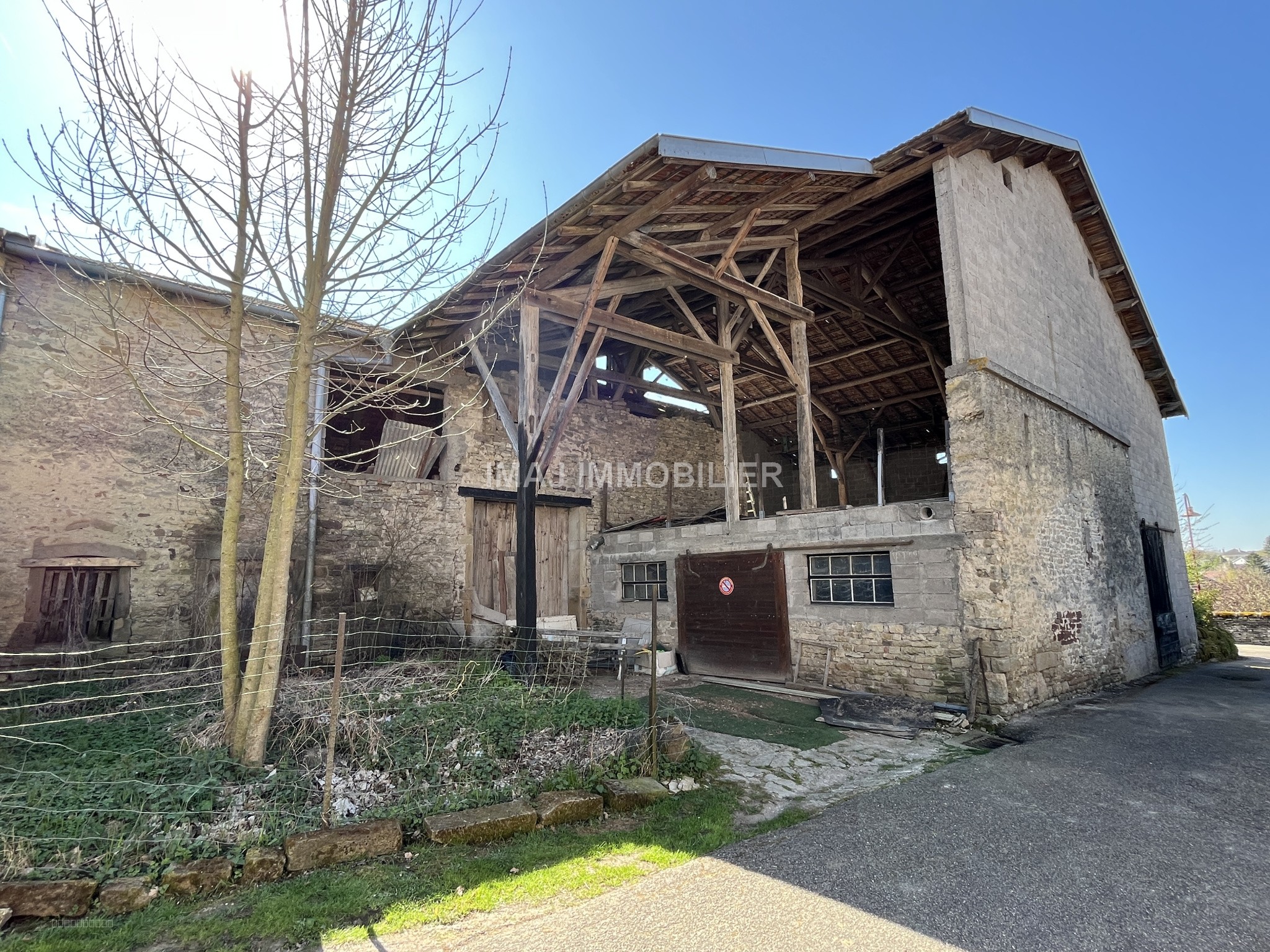 Maison à rénover - 10 pièces avec dépendances — photo 12