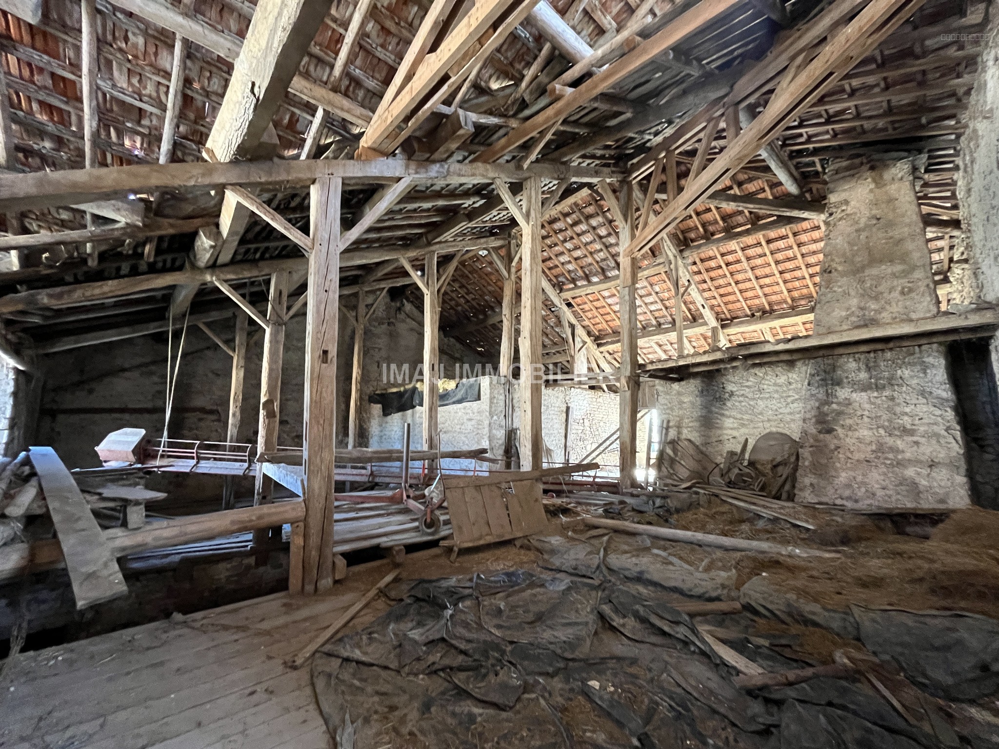Maison à rénover - 10 pièces avec dépendances — photo 11