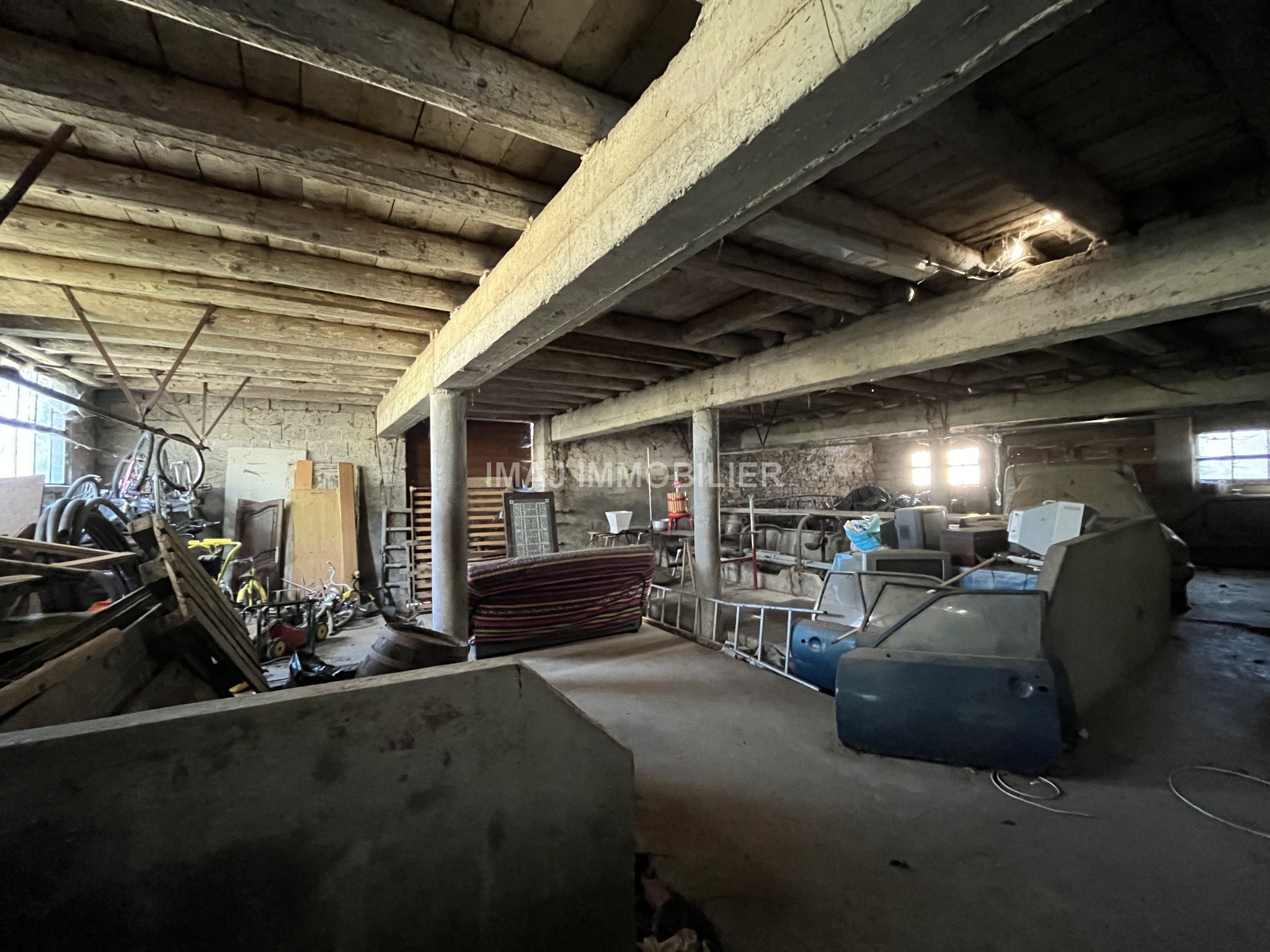 Maison à rénover - 10 pièces avec dépendances — photo 8