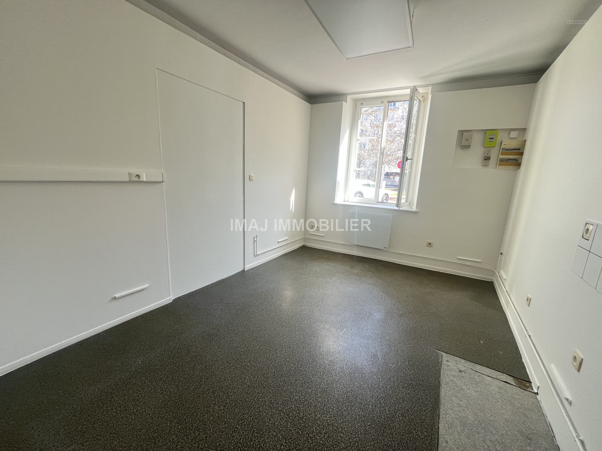 LOCAL COMMERCIAL- 30m2- EPINAL — photo 3
