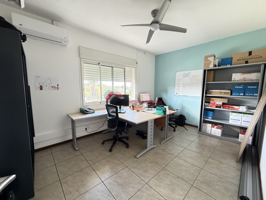 LOCAL PROFESSIONNEL 200 m2 — photo 9