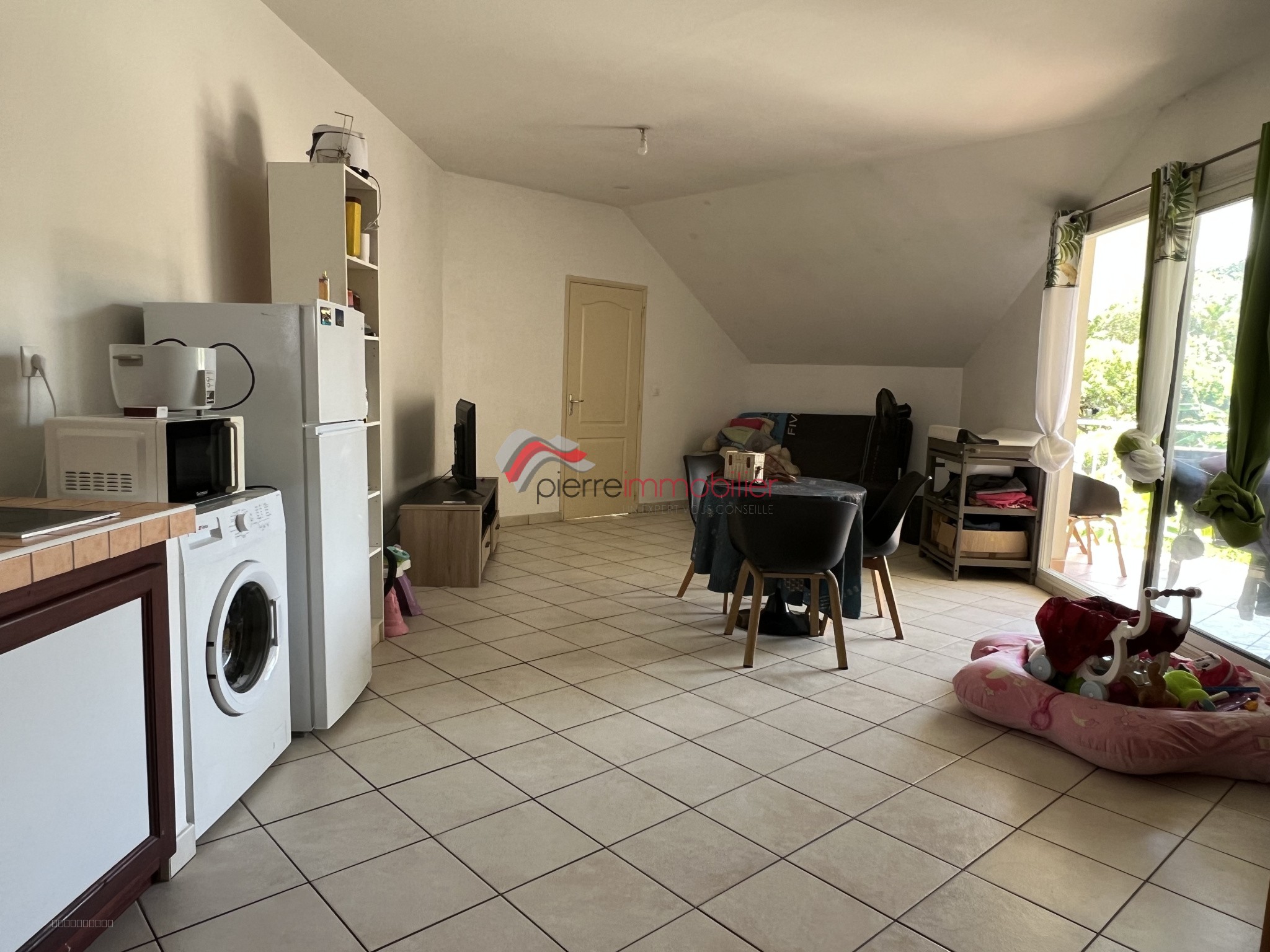 Studio dernier étage avec vue dégagée et varangue   idéal investissement au Tampon — photo 2
