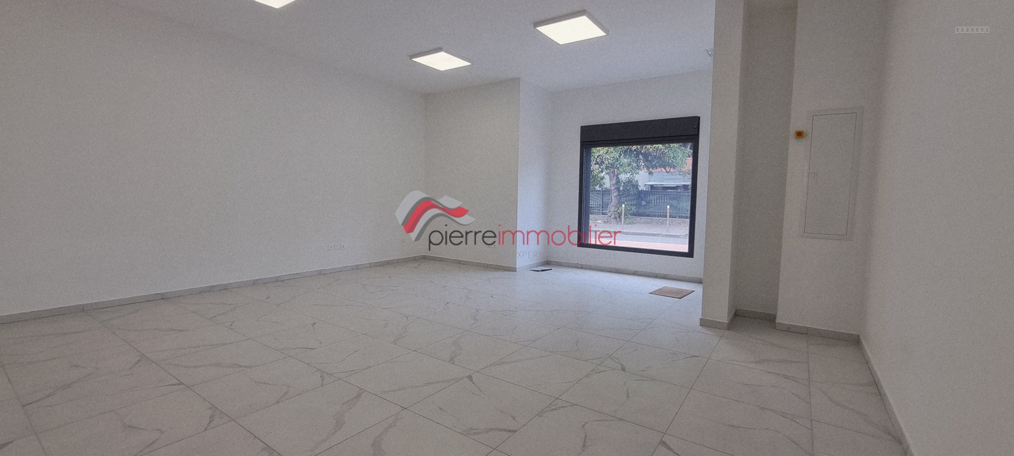 LOCAL PROFESSIONNEL OU COMMERCIAL 48 m2 — photo 3