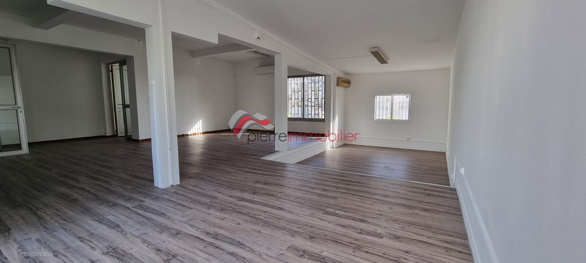 LOCAL COMMERCIAL OU PROFESSIONNEL 82 m2 - BD BANK — photo 2