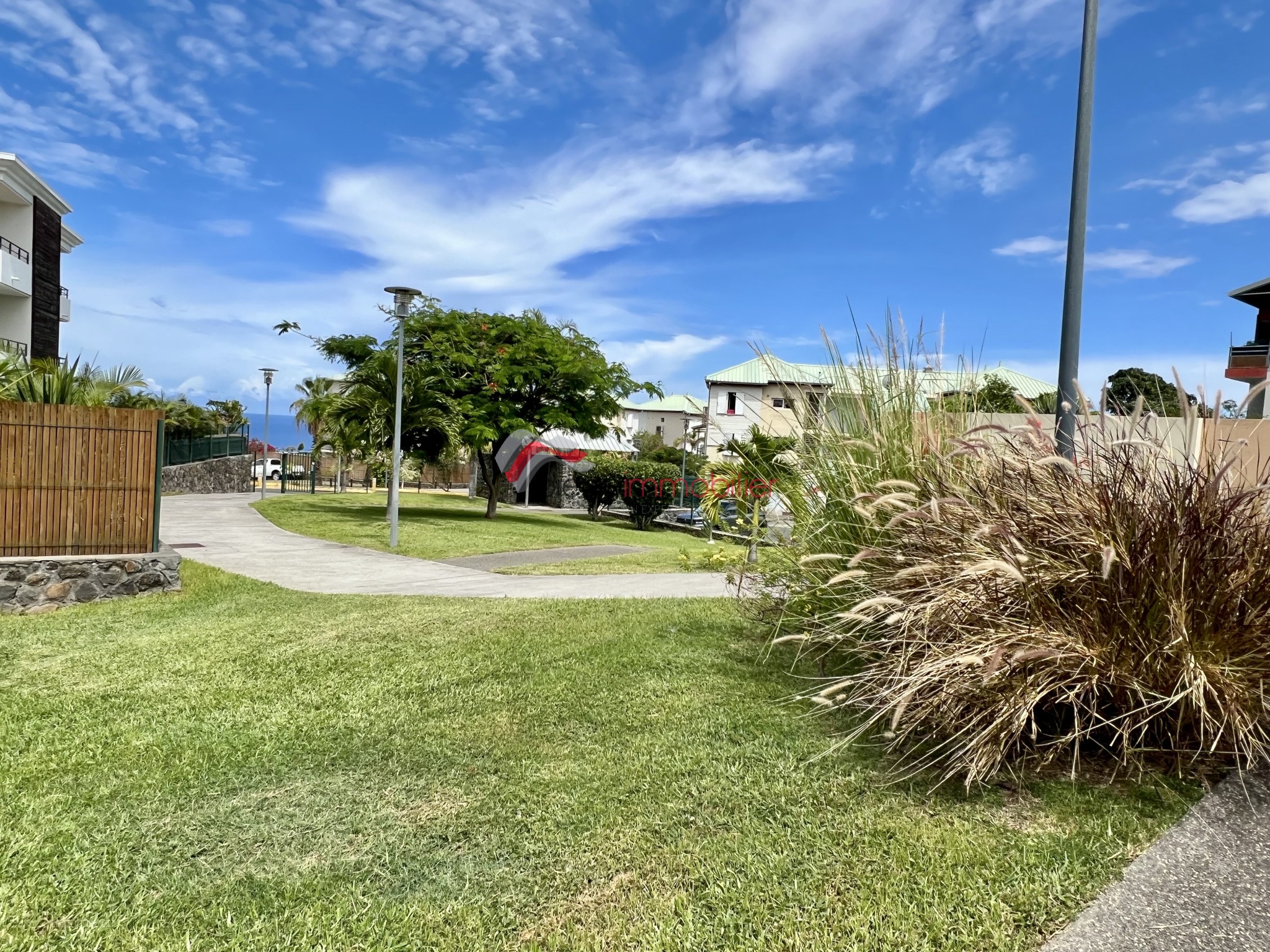 T2 meublé avec vue mer dégagée à Saint-Gilles   Calme et proche des commodités — photo 4