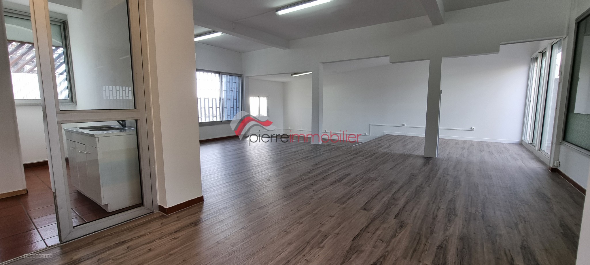 LOCAL COMMERCIAL OU PROFESSIONNEL 82 m2 - BD BANK — photo 6