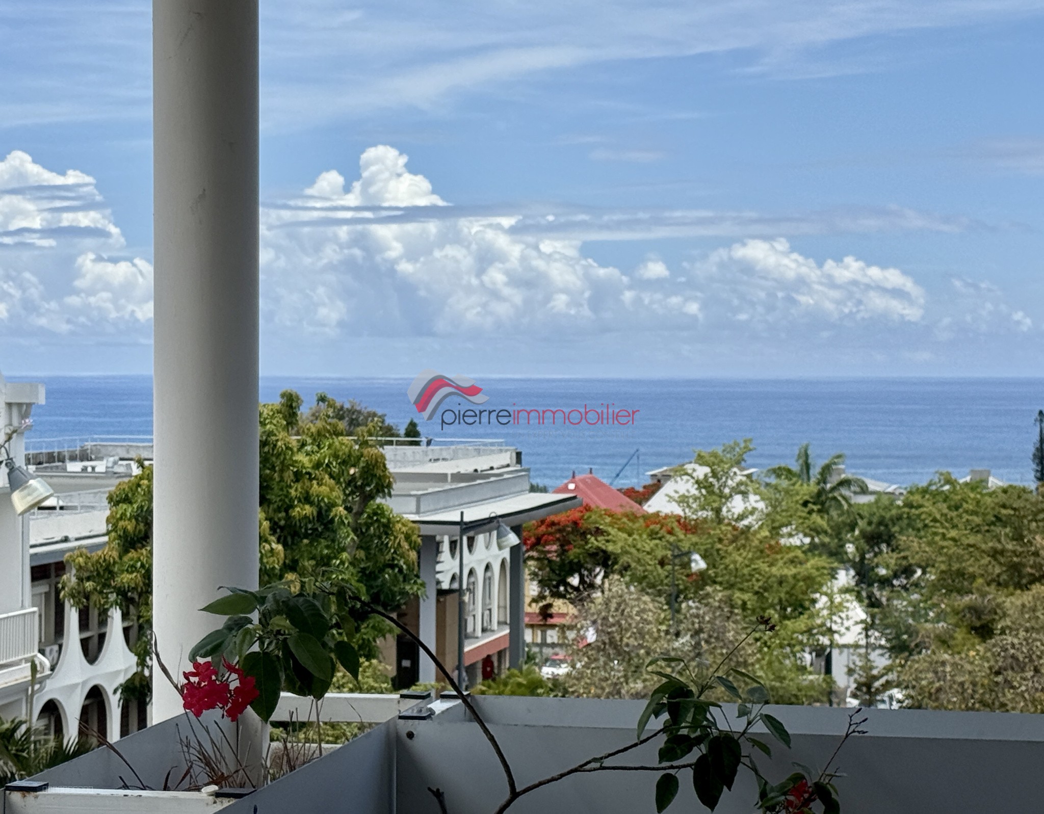 Maison duplex vue mer, coeur de Saint-Pierre, Jardin, parking, aucun vis-à-vis — photo 6