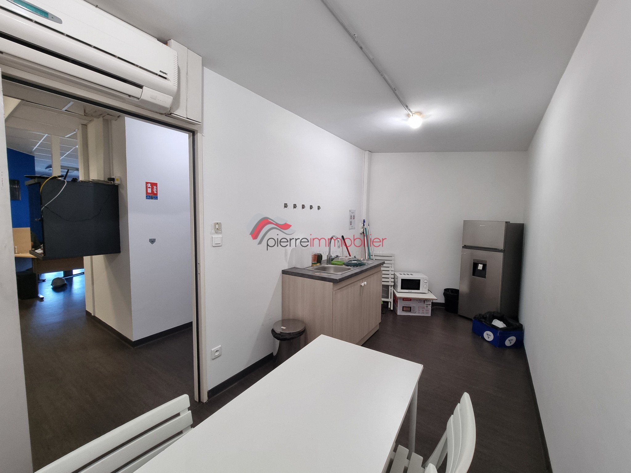 LOCAUX / BUREAUX 90 m2 EN Z.I. — photo 4