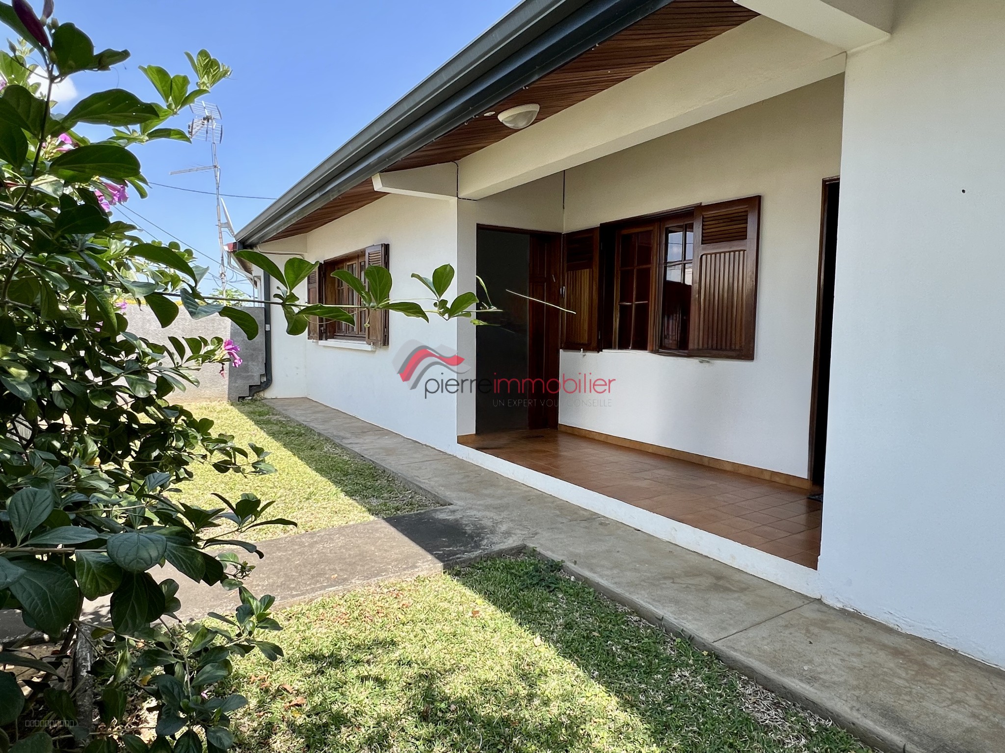 Maison T5 de plain-pied avec vue mer et montagne à vendre à La Rivière Saint-Louis — photo 2