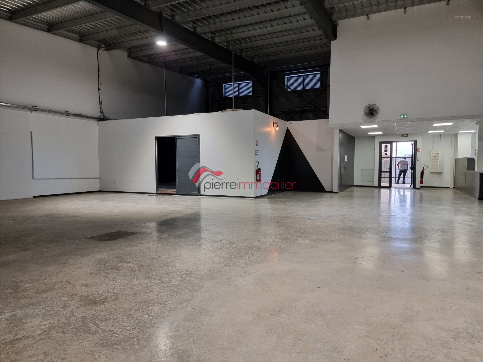 LOCAL 500 m2 EN ZI — photo 7