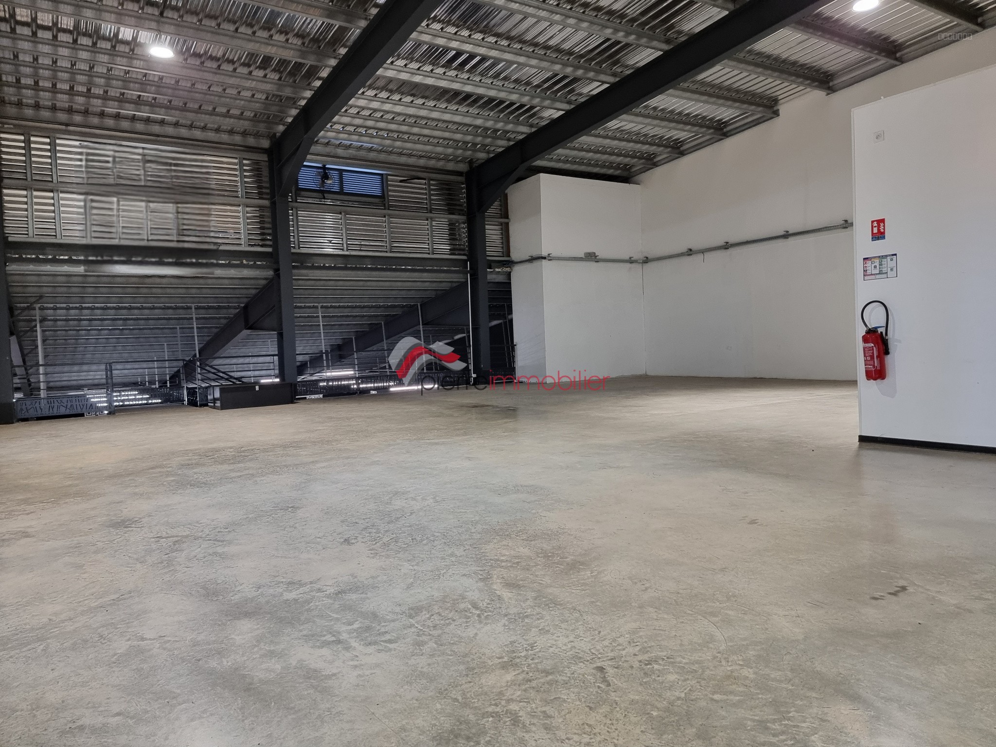 LOCAL 500 m2 EN ZI — photo 5