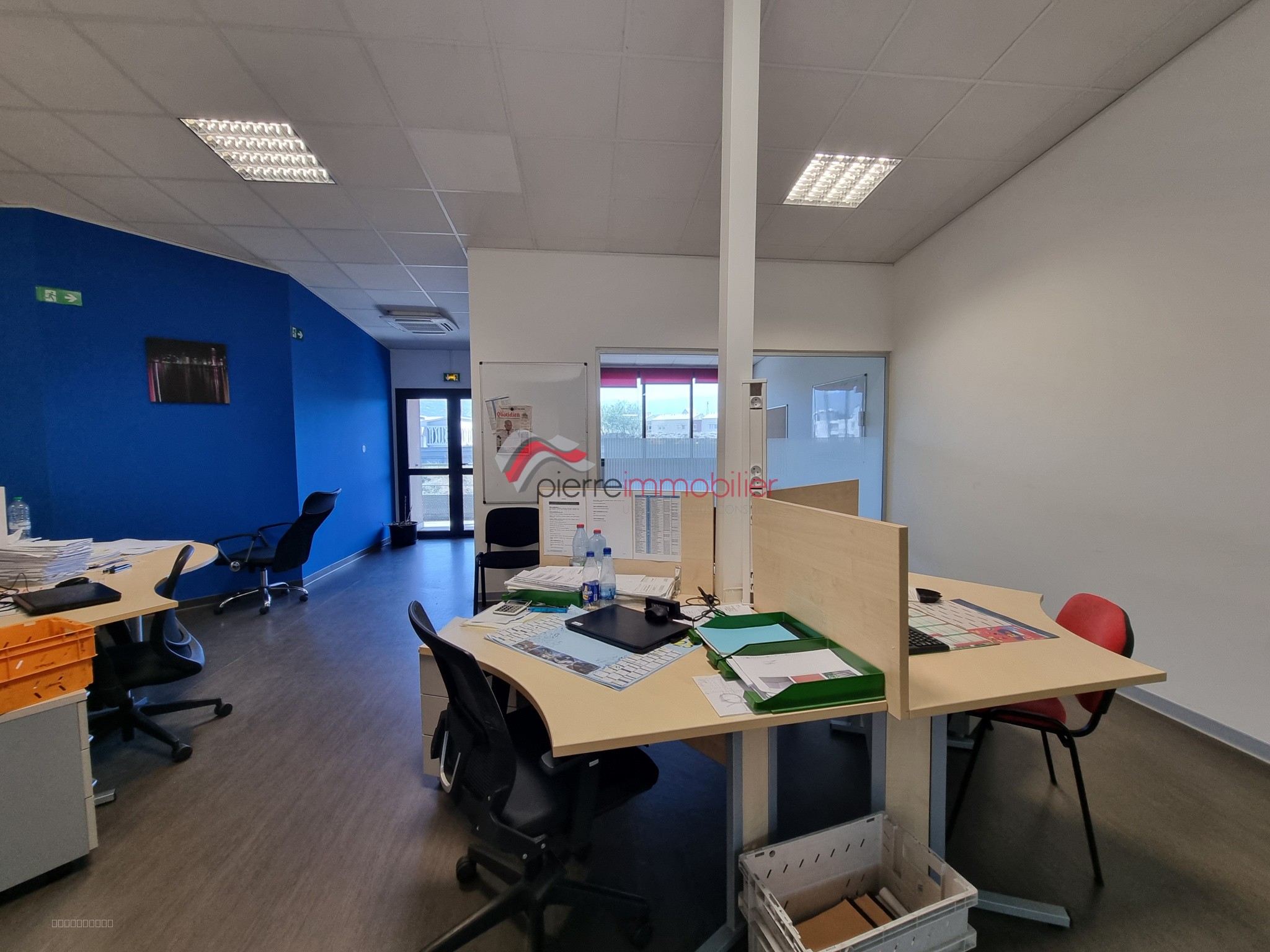 LOCAUX / BUREAUX 90 m2 EN Z.I. — photo 2