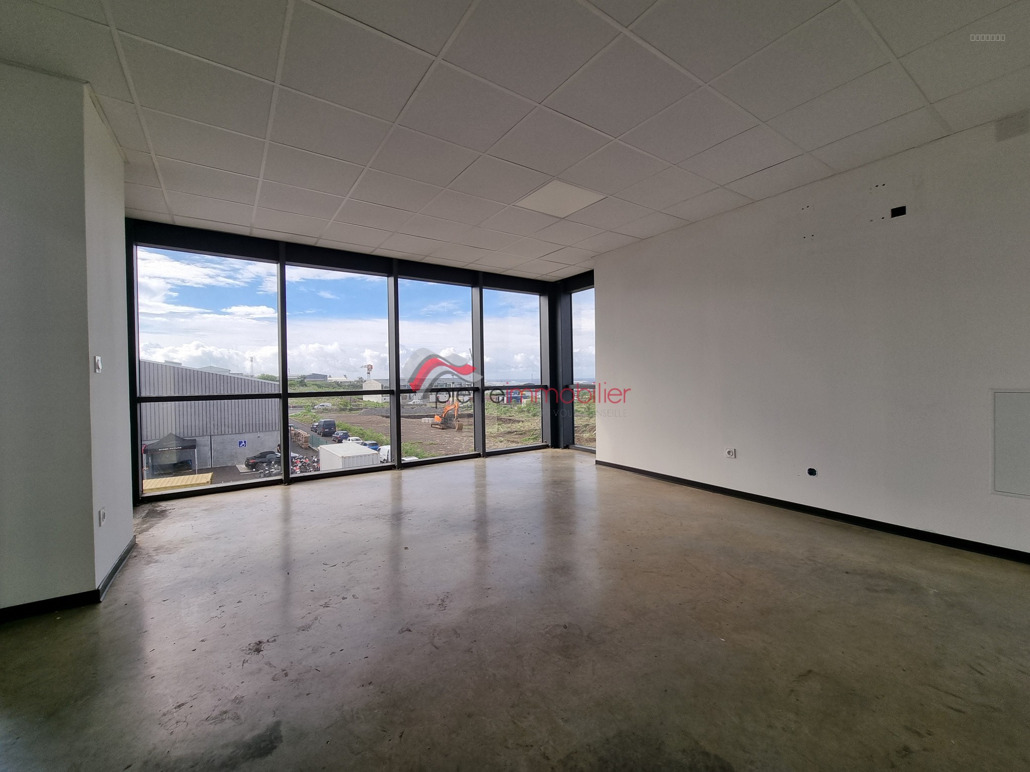 LOCAL 500 m2 EN ZI — photo 3