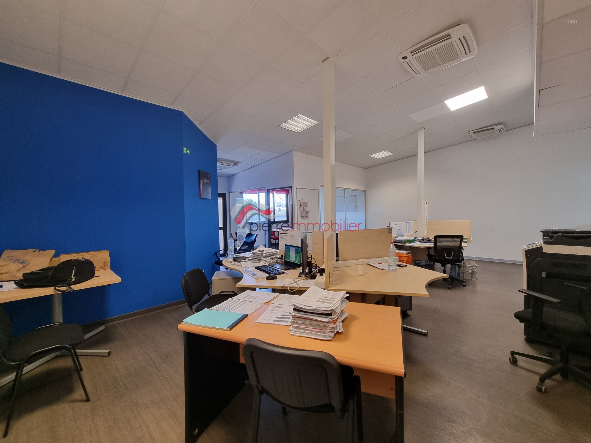 LOCAUX / BUREAUX 90 m2 EN Z.I. — photo 3