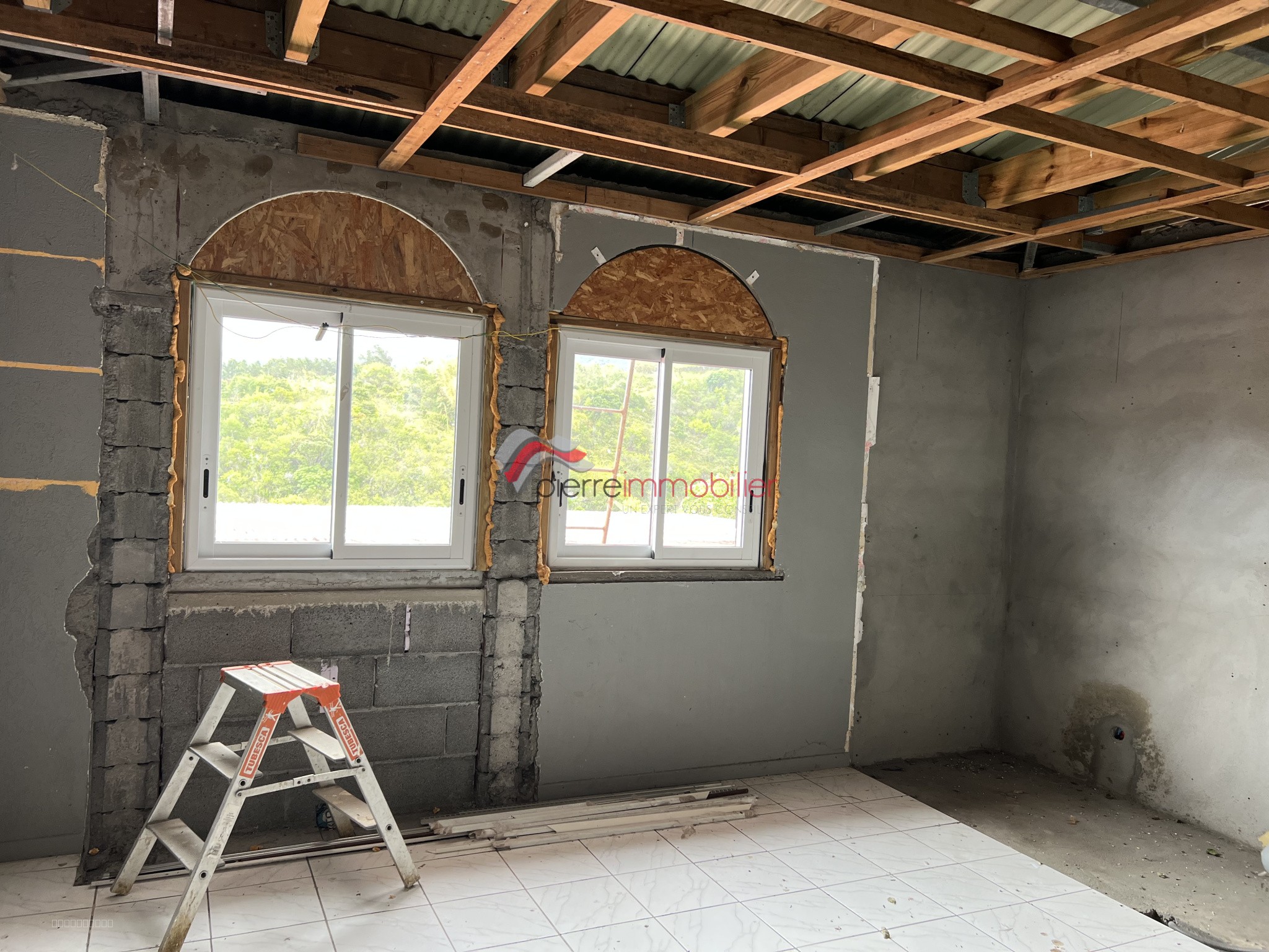 Ensemble immobilier à rénover avec vue montagne à L’Entre-Deux   Fort potentiel locatif — photo 6