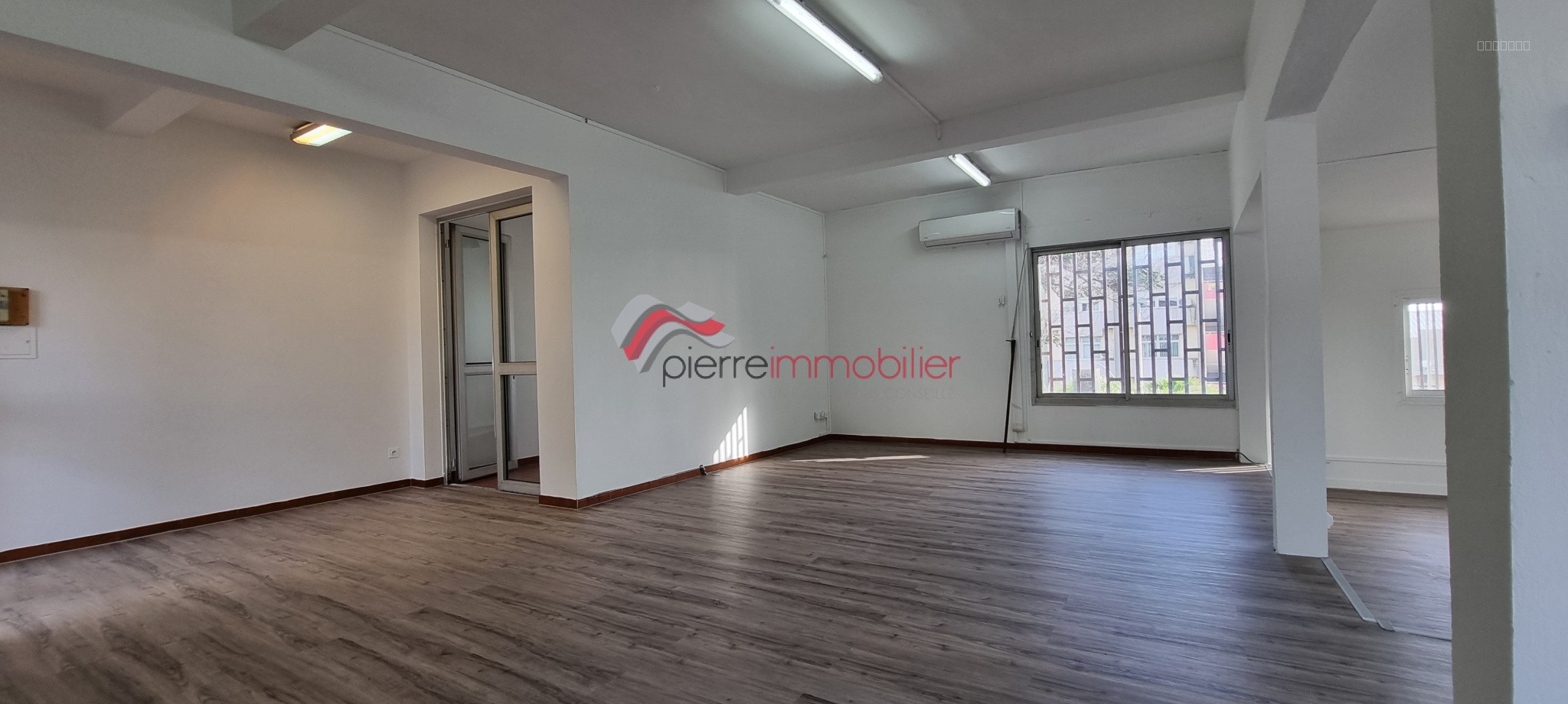 LOCAL COMMERCIAL OU PROFESSIONNEL 82 m2 - BD BANK — photo 3