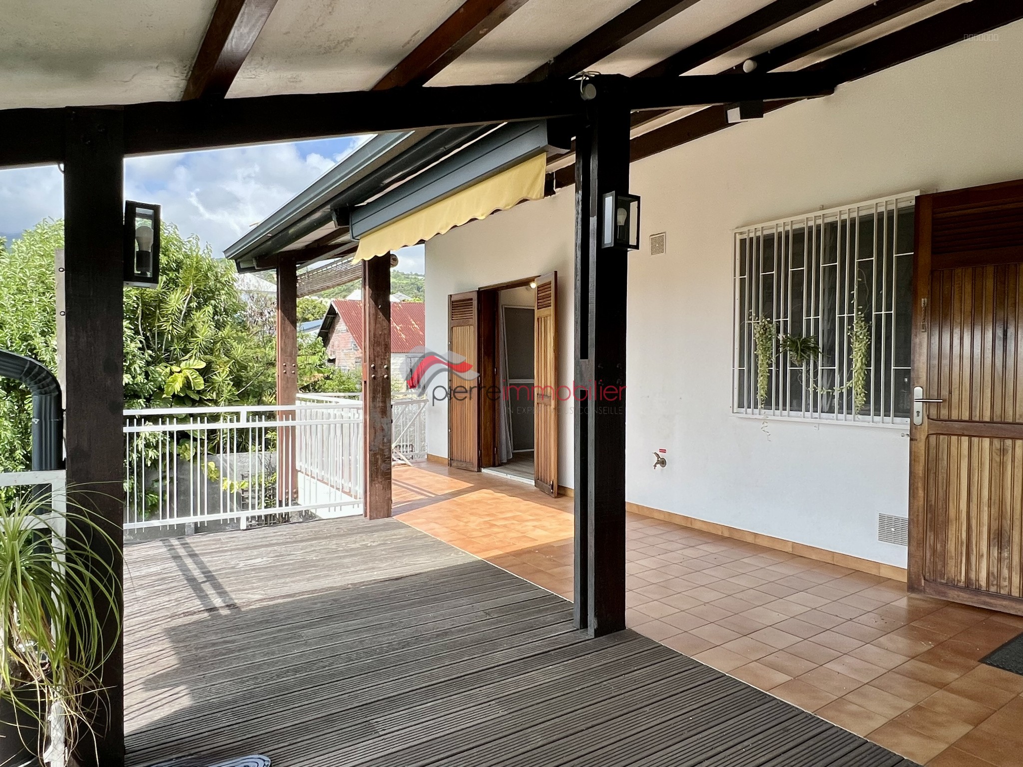 Maison T5 de plain-pied avec vue mer et montagne à vendre à La Rivière Saint-Louis — photo 3