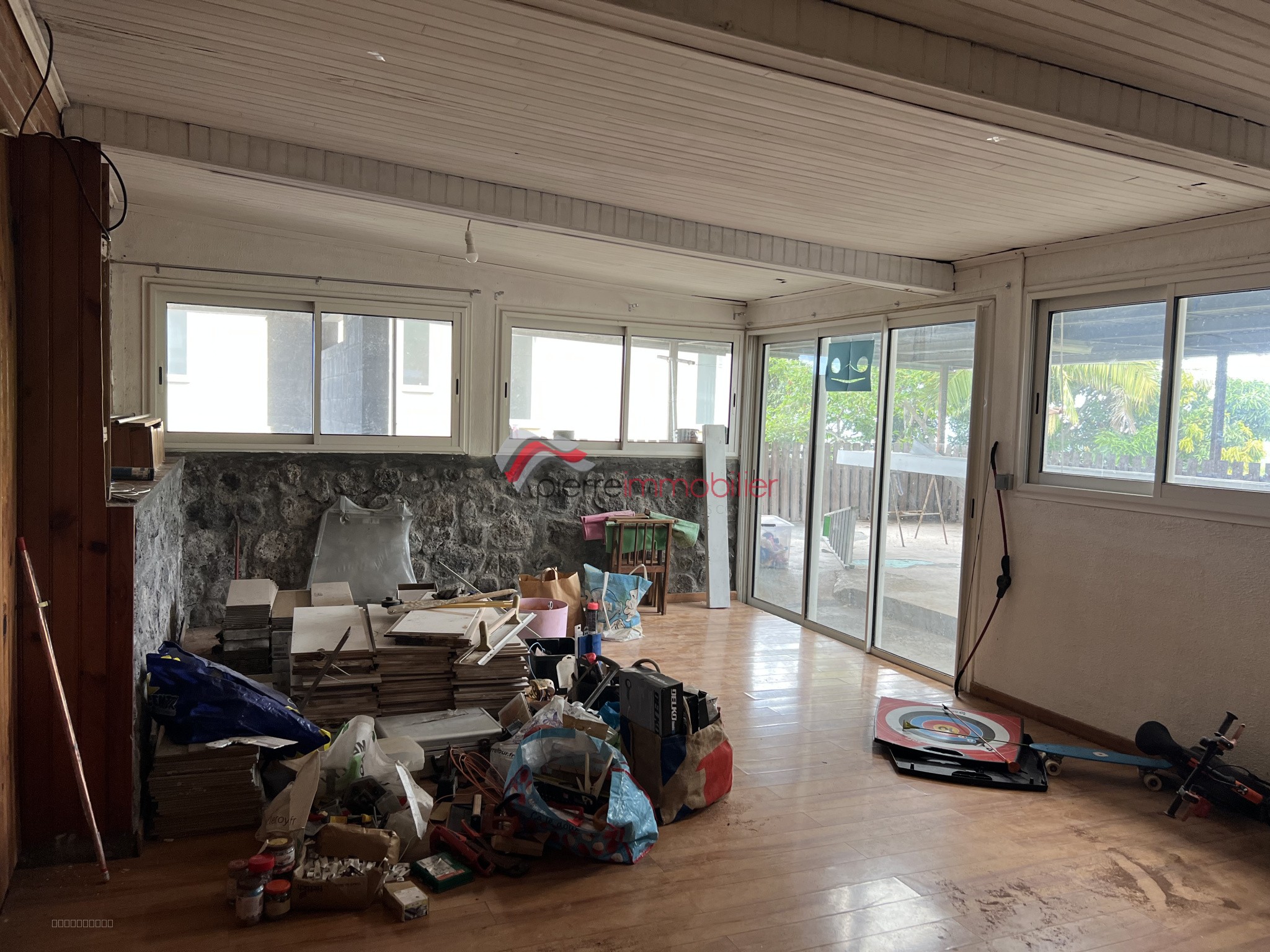 Ensemble immobilier à rénover avec vue montagne à L’Entre-Deux   Fort potentiel locatif — photo 4