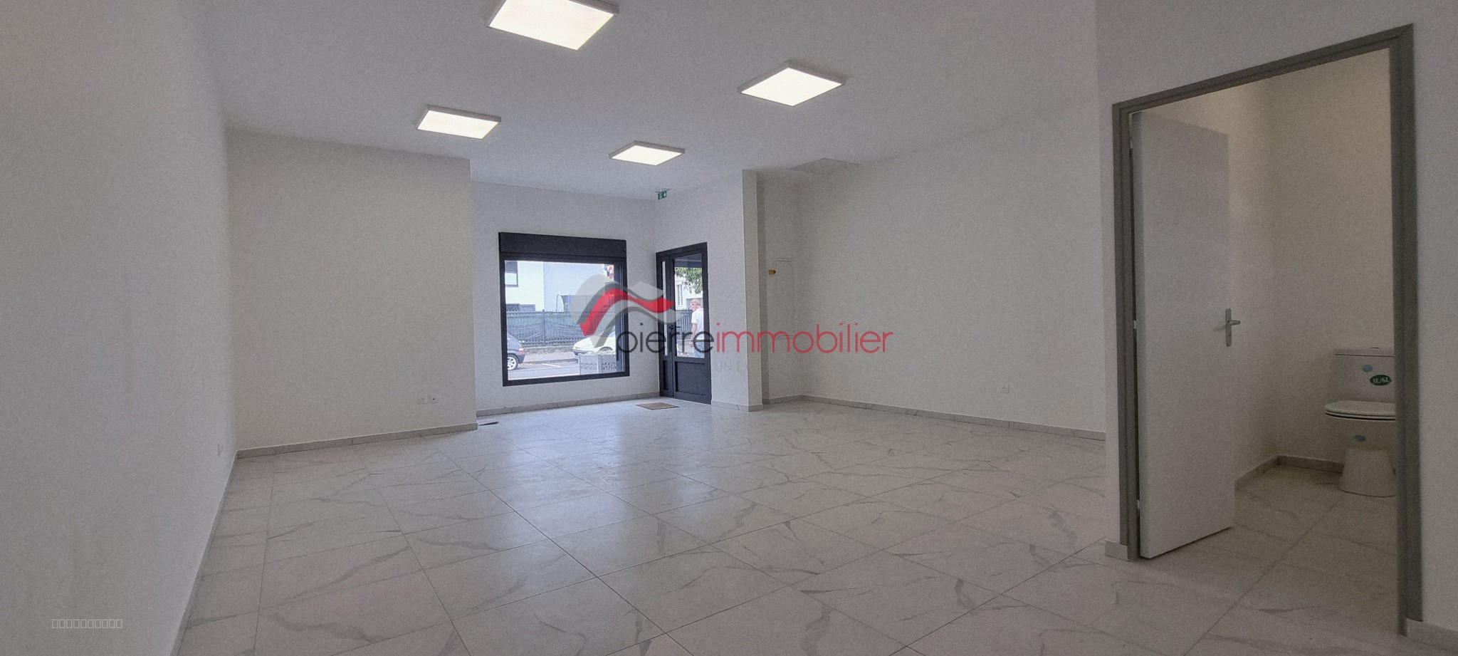 LOCAL PROFESSIONNEL OU COMMERCIAL 48 m2 — photo 2