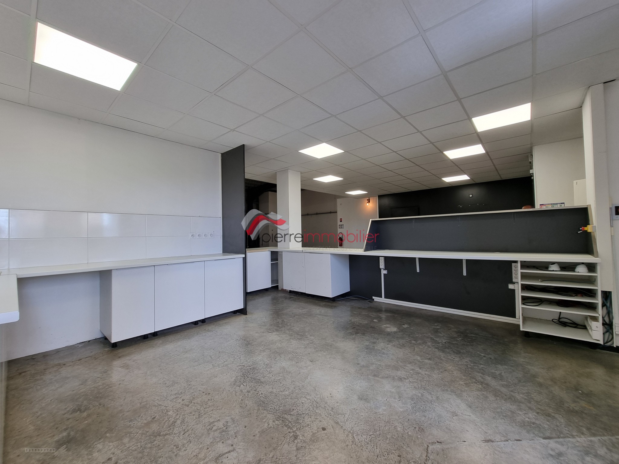 LOCAL 500 m2 EN ZI — photo 2