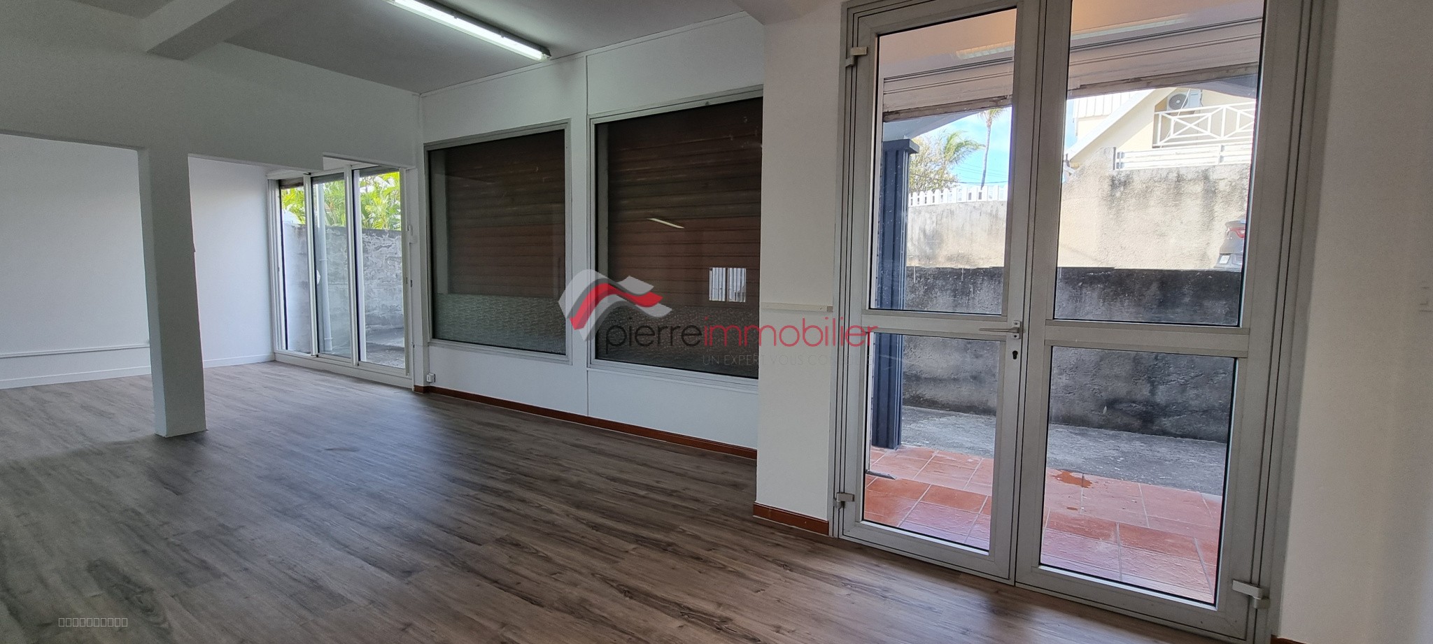 LOCAL COMMERCIAL OU PROFESSIONNEL 82 m2 - BD BANK — photo 4