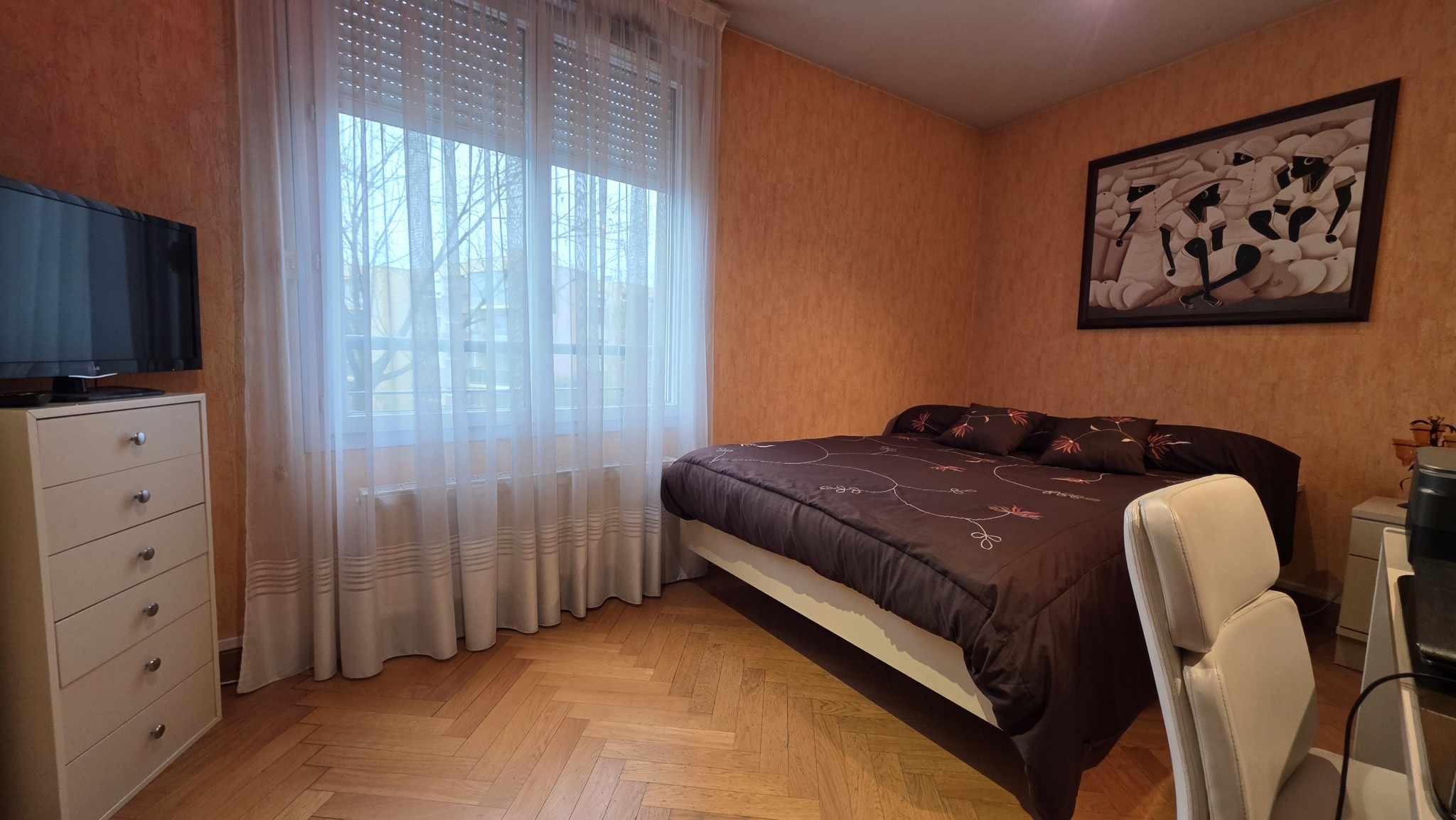 Résidence sécurisée et verdoyante   Appartement 4 pièces avec terrasse, balcon, cave, garage et stationnement — photo 9