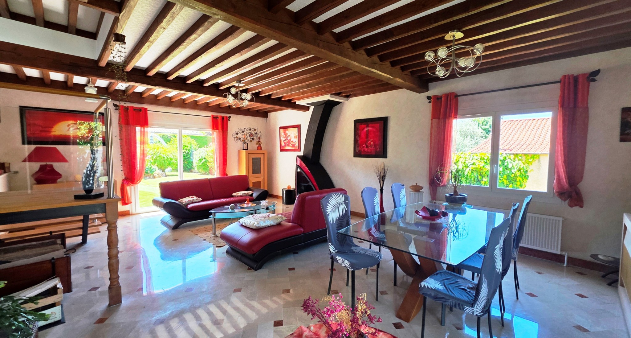 Maison avec sous-sol, piscine et terrain arboré. — photo 5