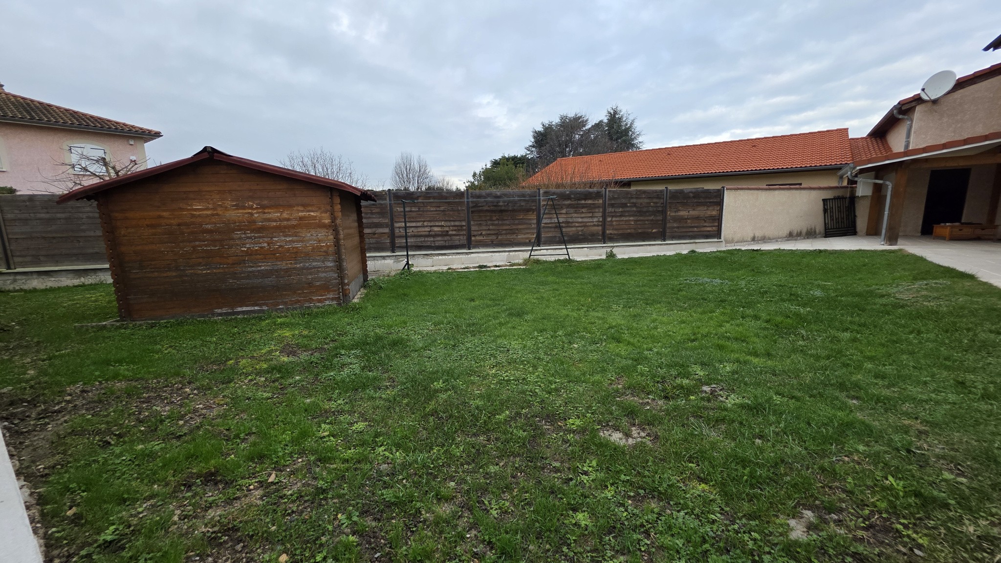 T4 en rez-de-jardin avec jardin privatif, stationnement et garage — photo 6