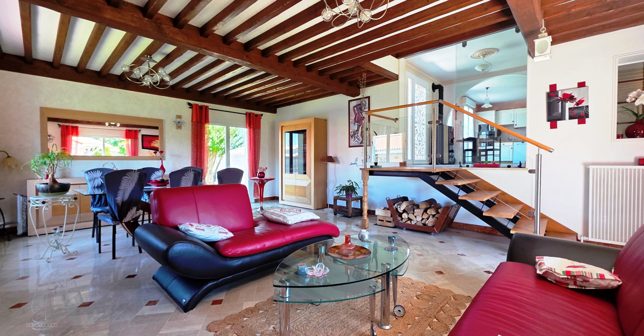 Maison avec sous-sol, piscine et terrain arboré. — photo 4
