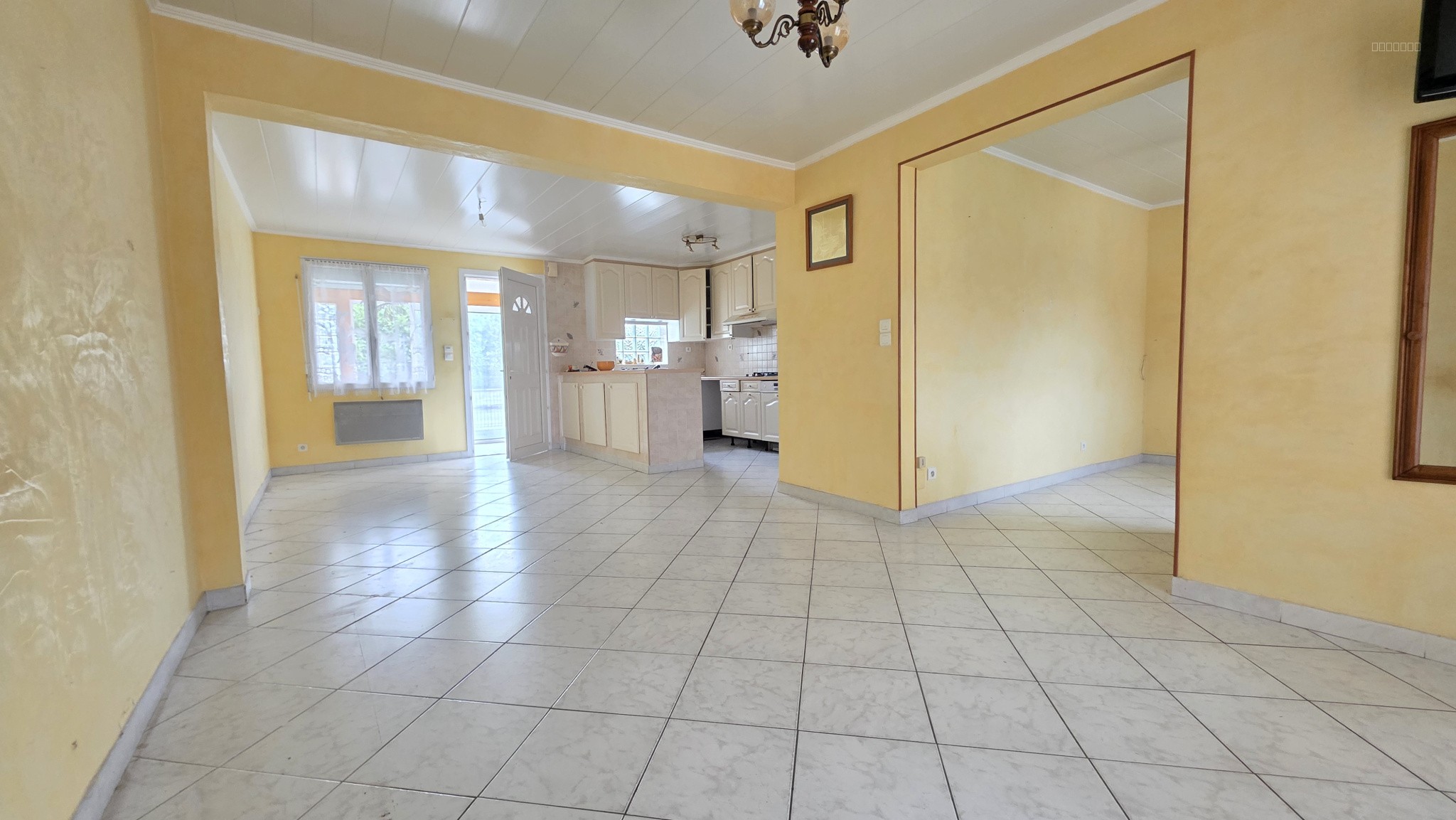T4 en rez-de-jardin avec jardin privatif, stationnement et garage — photo 3