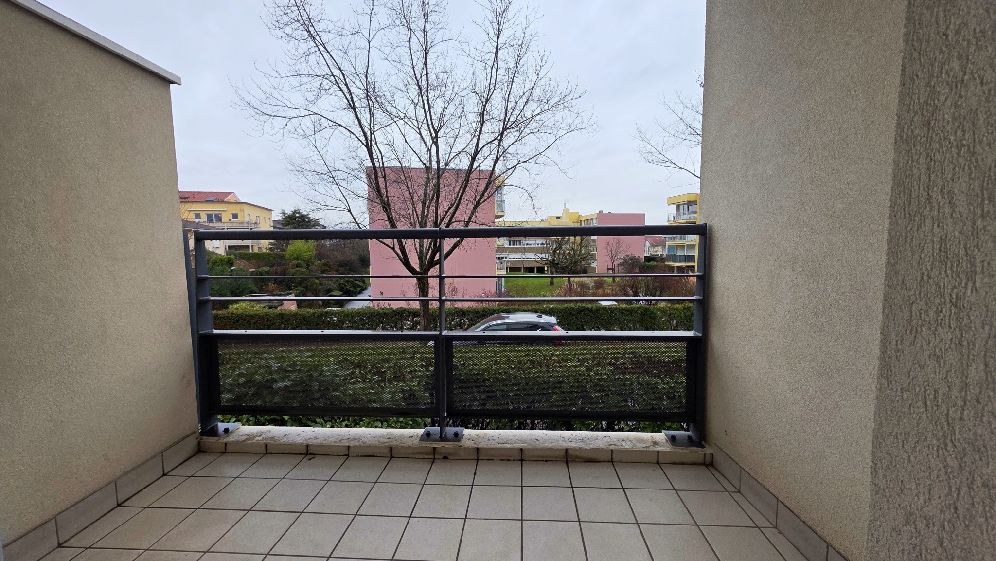 Résidence sécurisée et verdoyante   Appartement 4 pièces avec terrasse, balcon, cave, garage et stationnement — photo 14