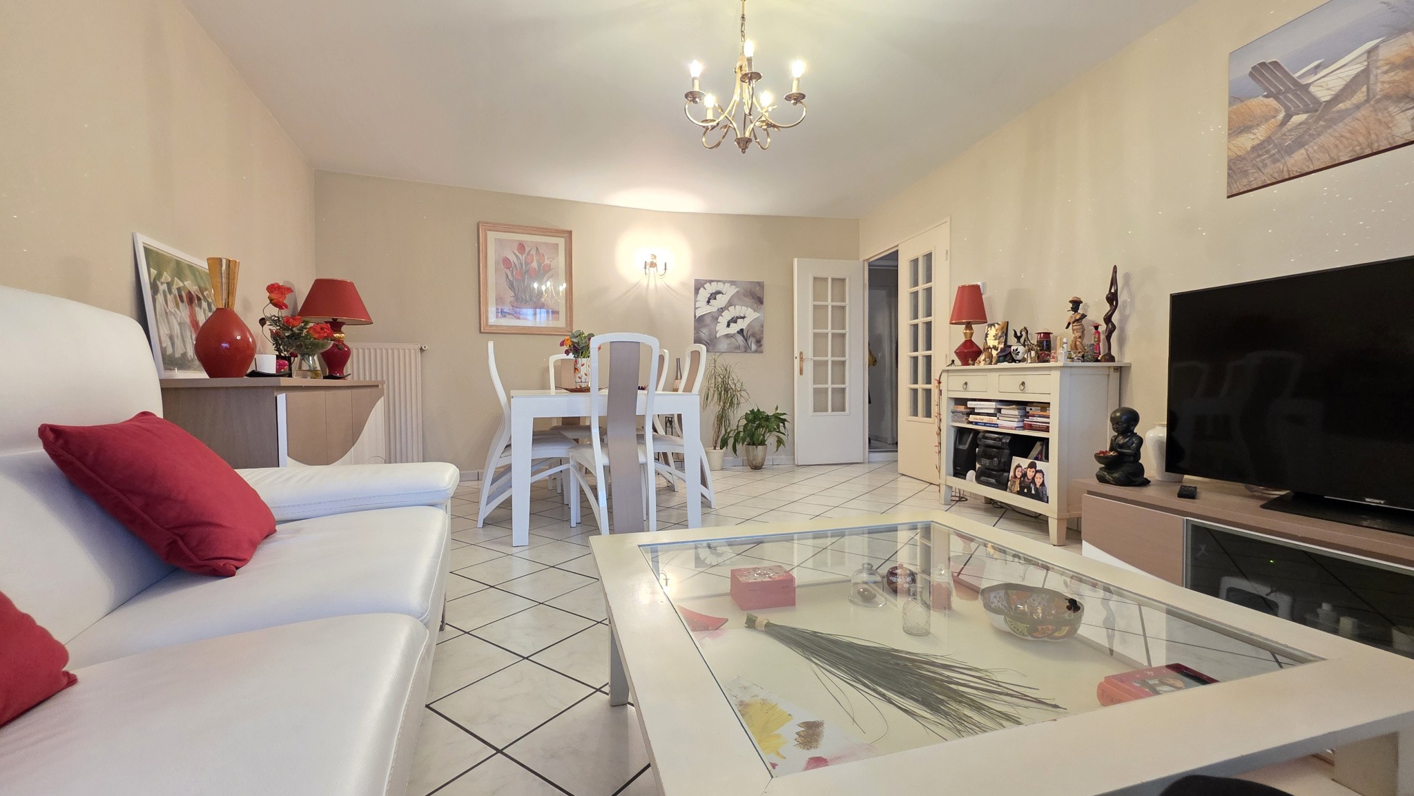 Résidence sécurisée et verdoyante   Appartement 4 pièces avec terrasse, balcon, cave, garage et stationnement — photo 4
