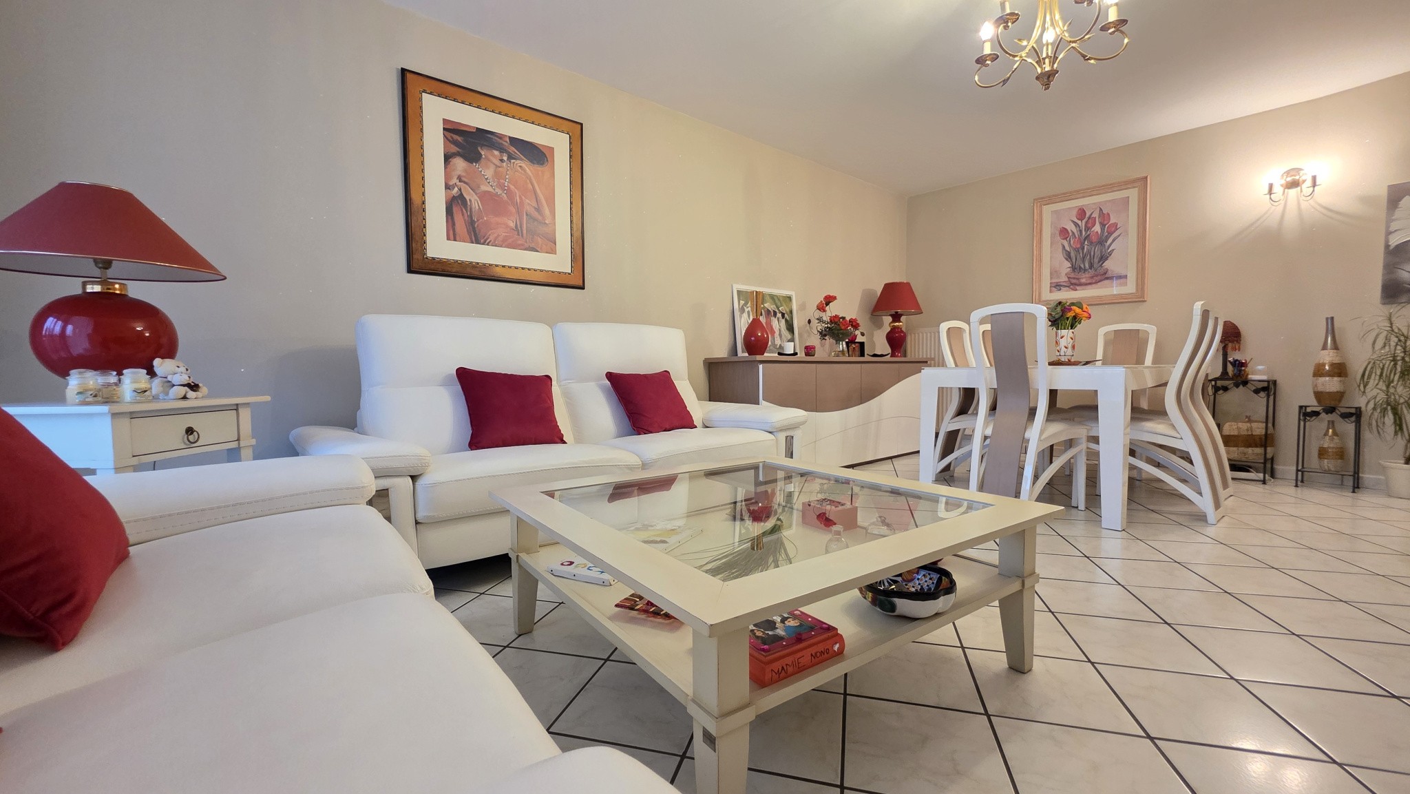Résidence sécurisée et verdoyante   Appartement 4 pièces avec terrasse, balcon, cave, garage et stationnement — photo 2