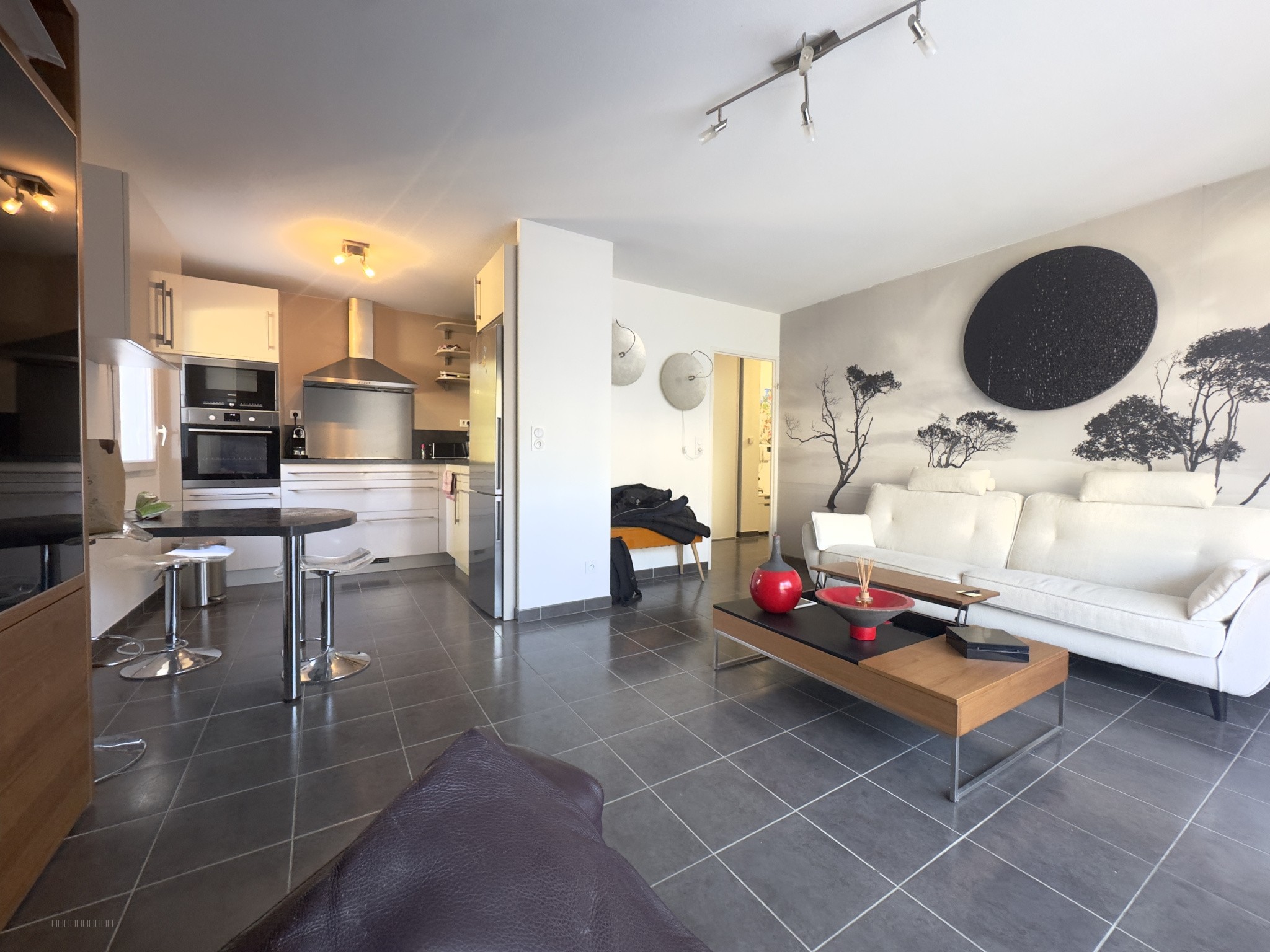 Appartement T3, avec terrasse et parking extérieur et parking fermé. Dernier étage avec ascenseur — photo 2