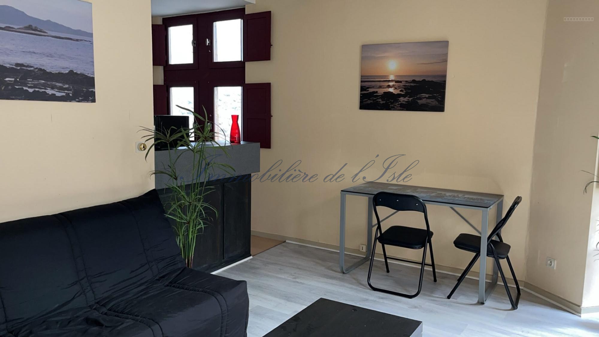 STUDIO DE CARACTERE LUMINEUX AVEC COMBLES — photo 7