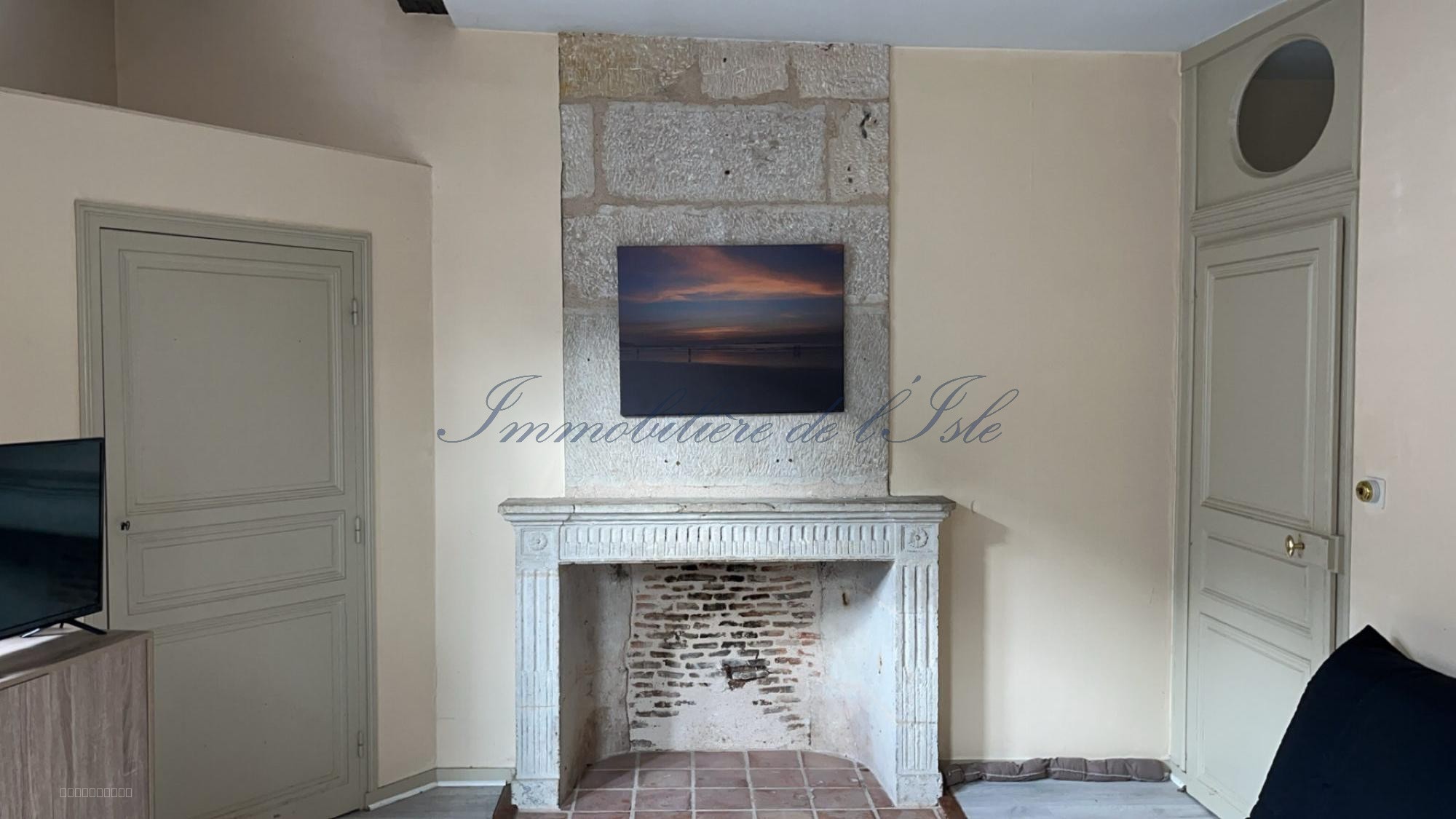 STUDIO DE CARACTERE LUMINEUX AVEC COMBLES — photo 8