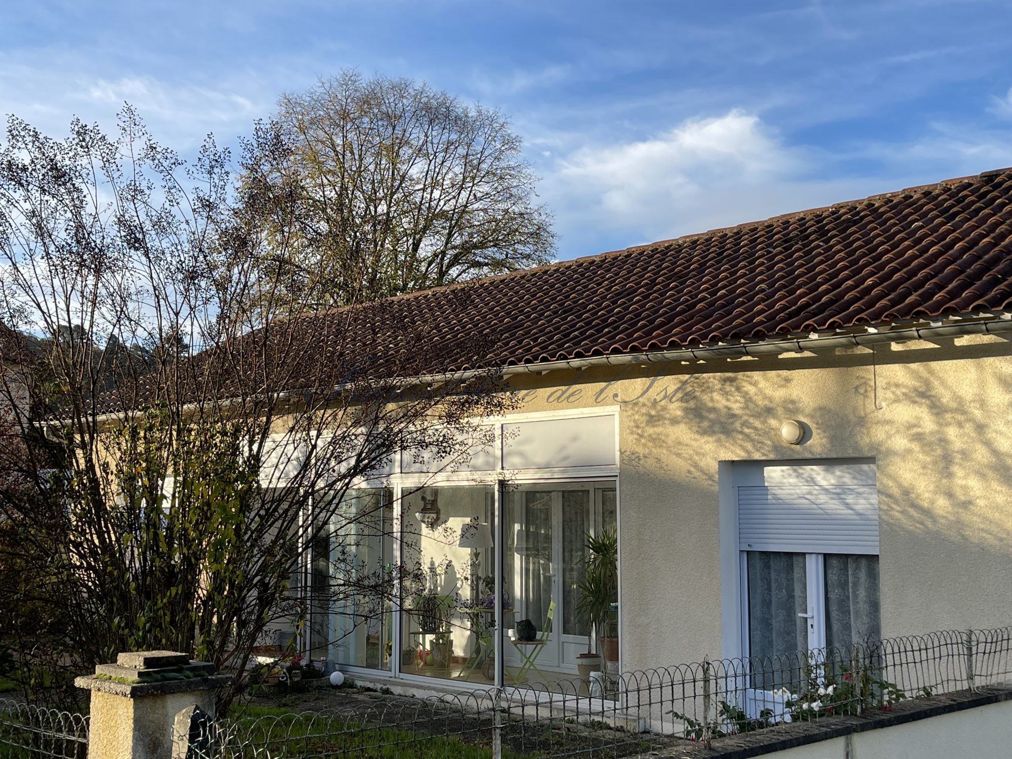 PLAIN-PIED AVEC GARAGE ET JARDIN — photo 2