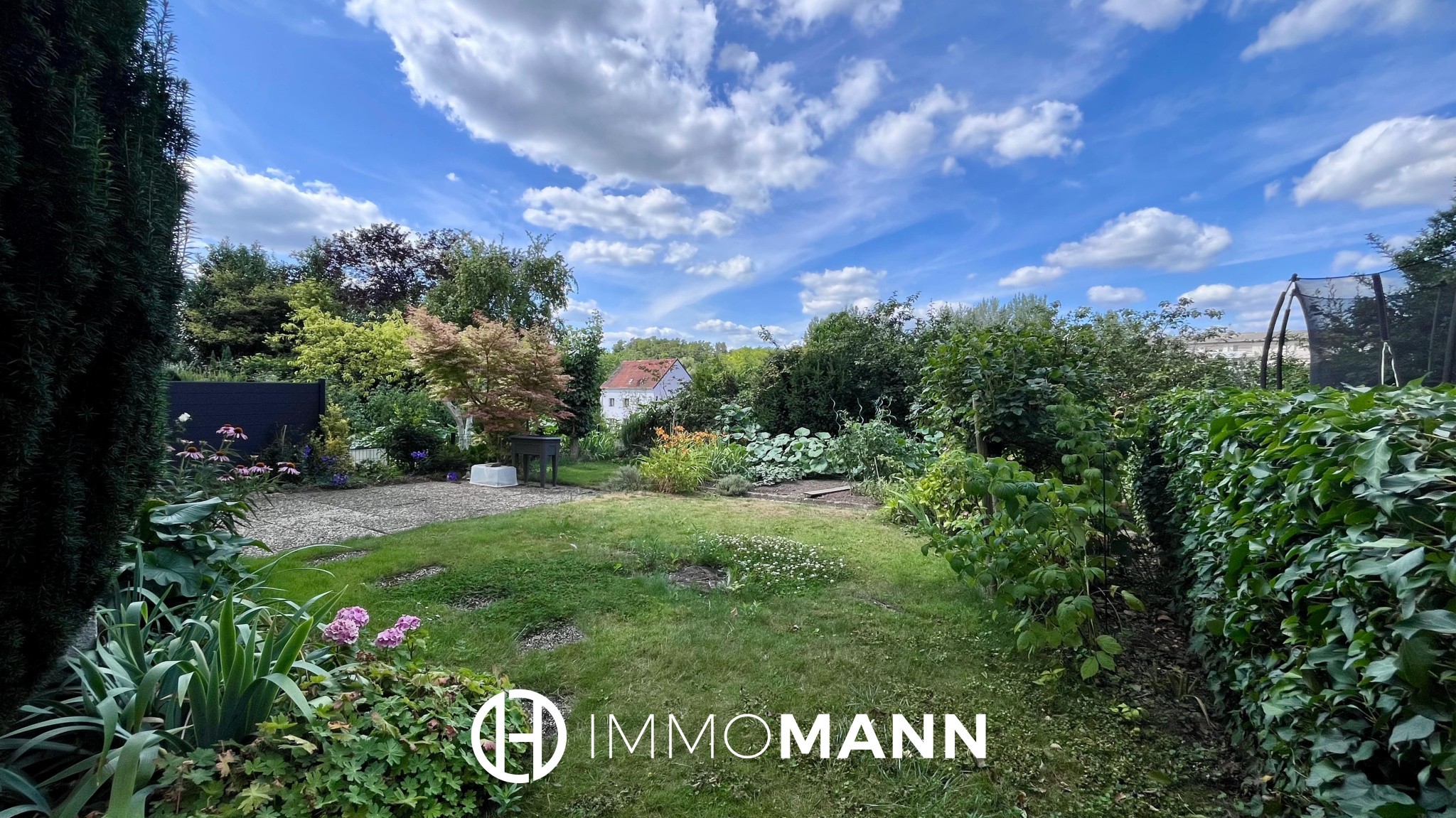 Maison familiale avec jardin, terrasse et garage — photo 4