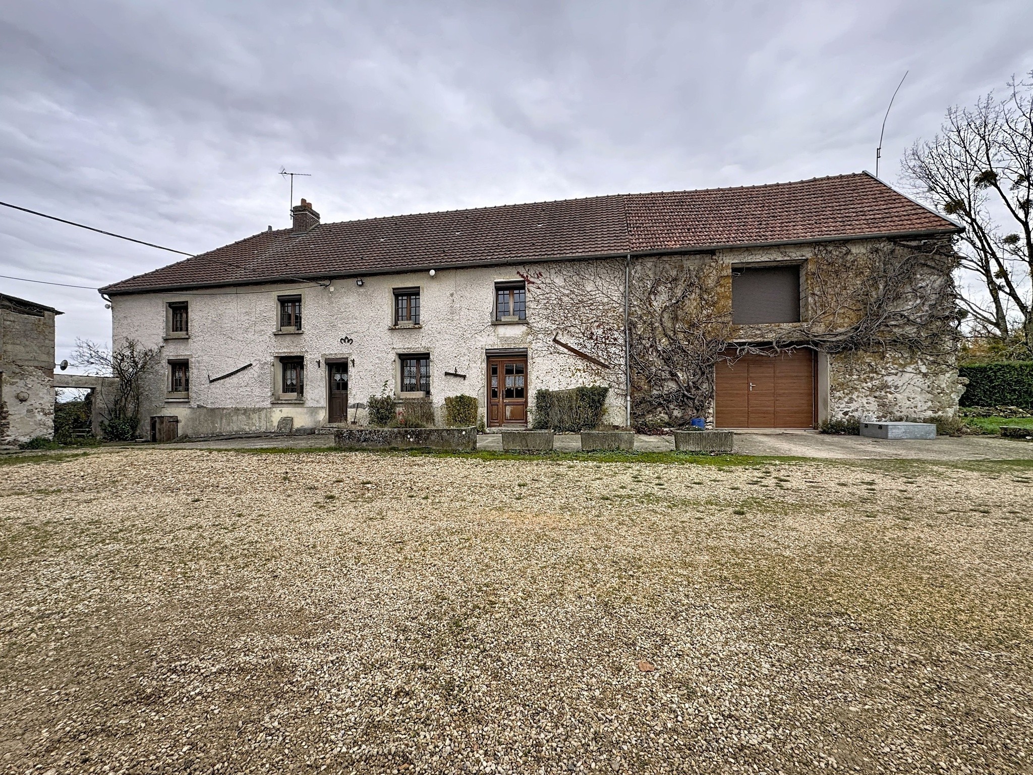 Corps de ferme (premier voisin à plus de 150 m, idéal pour élevage canins ou autres) — photo 2
