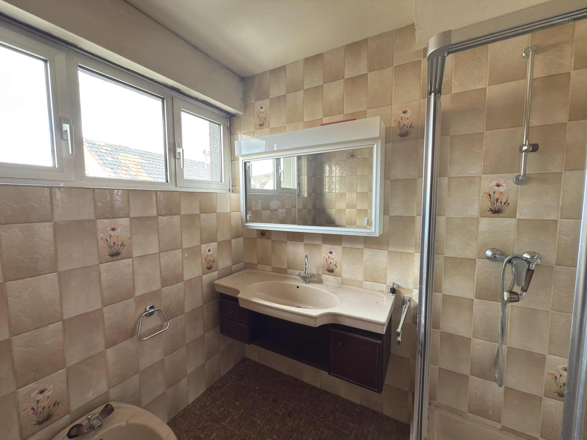 MAISON INDIVIDUELLE DE 125 m2 - 6 PIECES - A RENOVER — photo 11