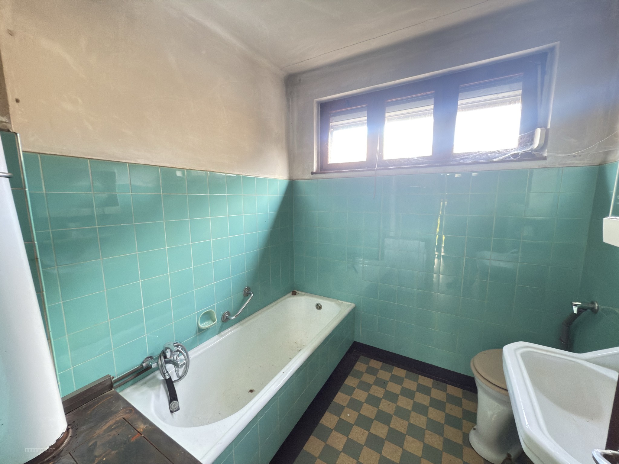 MAISON INDIVIDUELLE DE 125 m2 - 6 PIECES - A RENOVER — photo 6