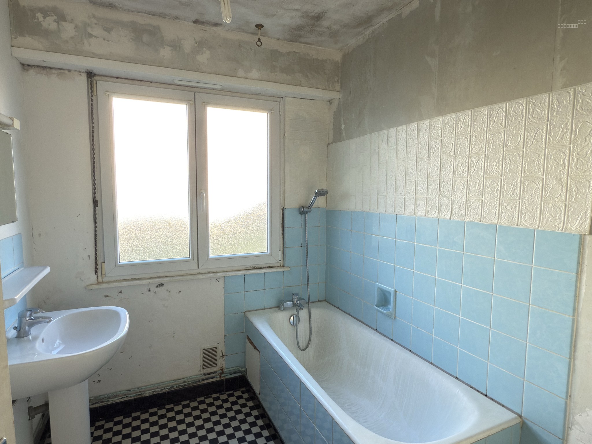 APPARTEMENT 4 PIECES DE 77 M2 - COLMAR EUROPE — photo 3