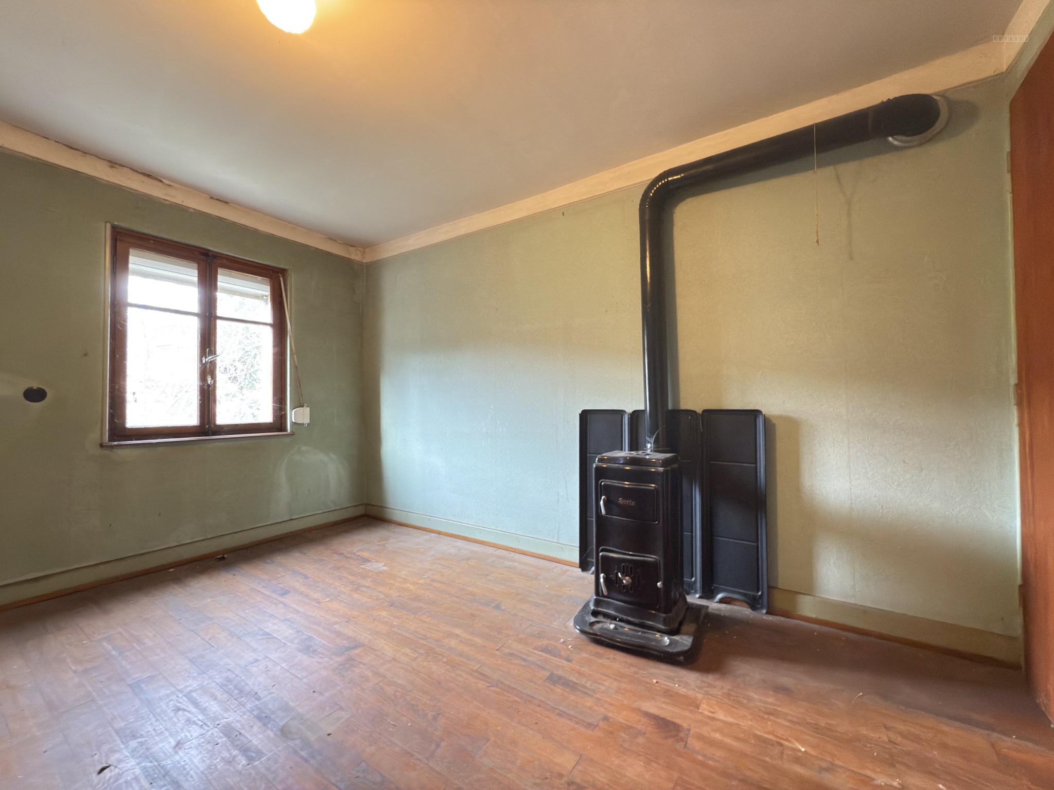 MAISON INDIVIDUELLE DE 125 m2 - 6 PIECES - A RENOVER — photo 9