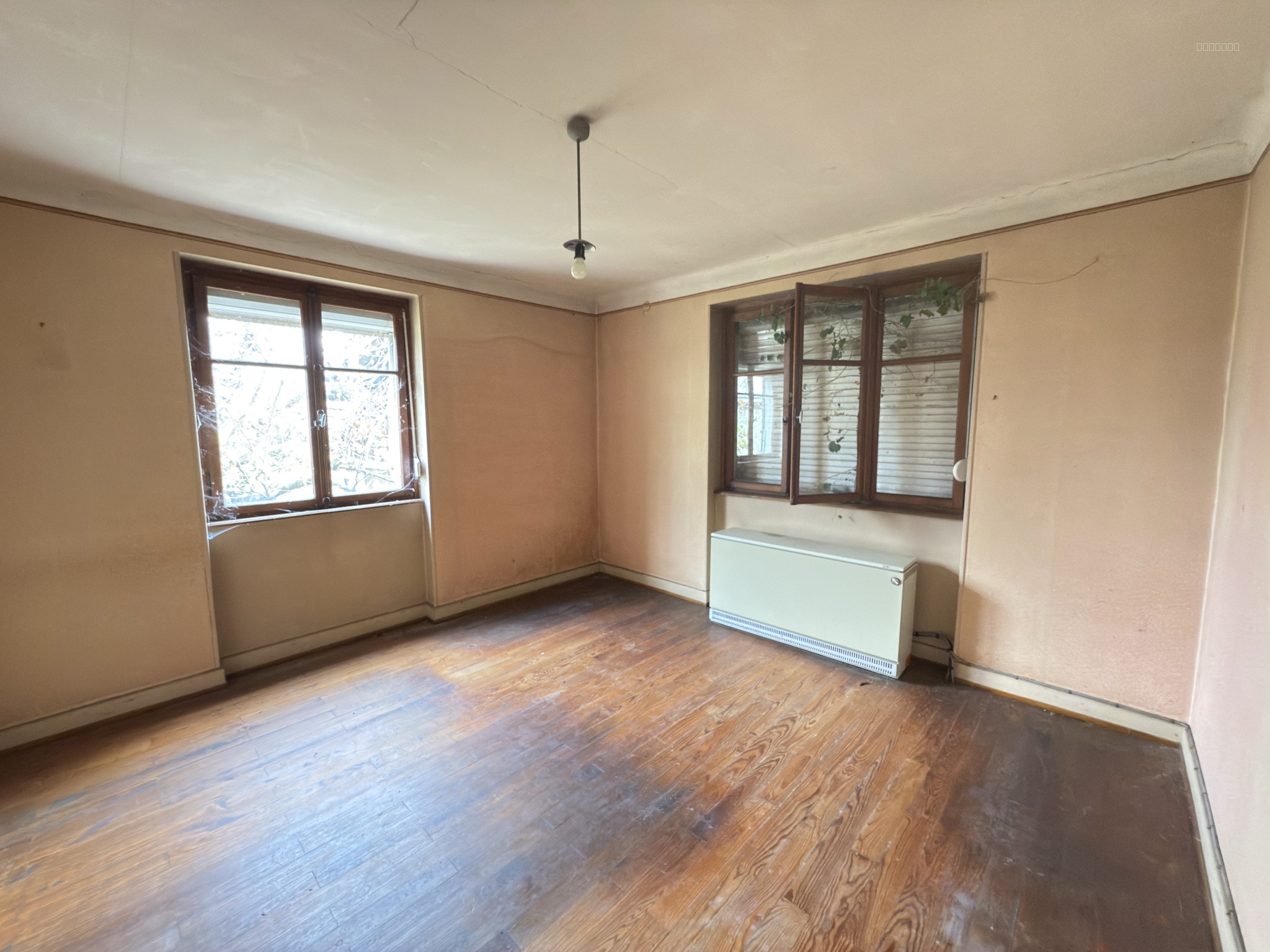 MAISON INDIVIDUELLE DE 125 m2 - 6 PIECES - A RENOVER — photo 5